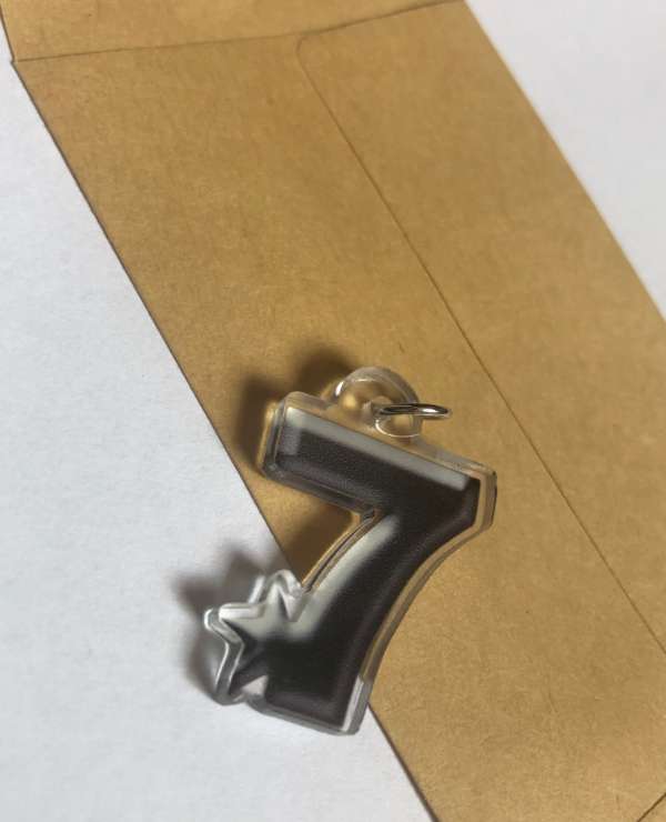 7evenstyle Logo Keychain 2 Geburtstagszahl 7 mit christlichem Design, Geschenkidee für Christen, religiöse Dekoration.