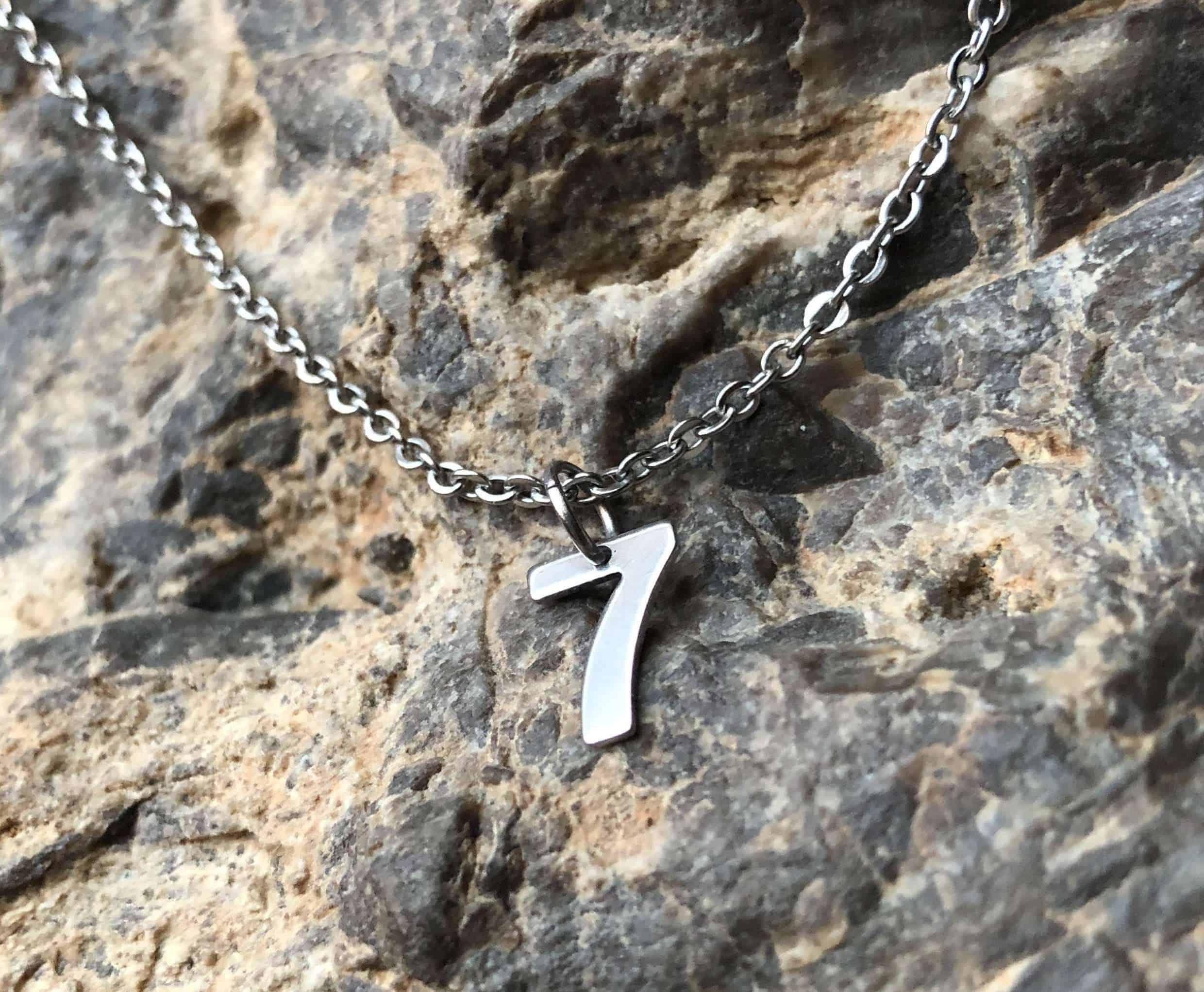 “7 Chain” mit Edelstahlkette, hochglanz – 45 cm 2 Edelstahl Halskette mit Zahl 7, christliches Schmuckstück, Glaube, Spiritualität, Geschenk.