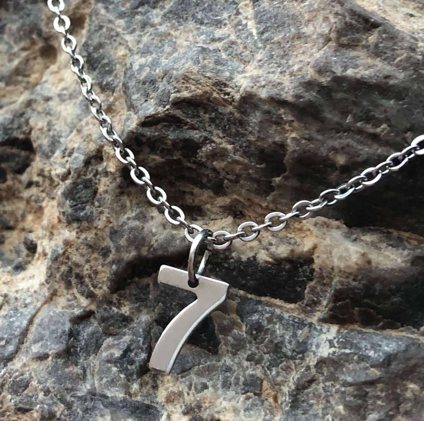“7 Chain” mit Edelstahlkette, hochglanz – 45 cm 4 Atemberaubendes christliches Kettenanhänger mit Zahl 7 als Schmuckstück.