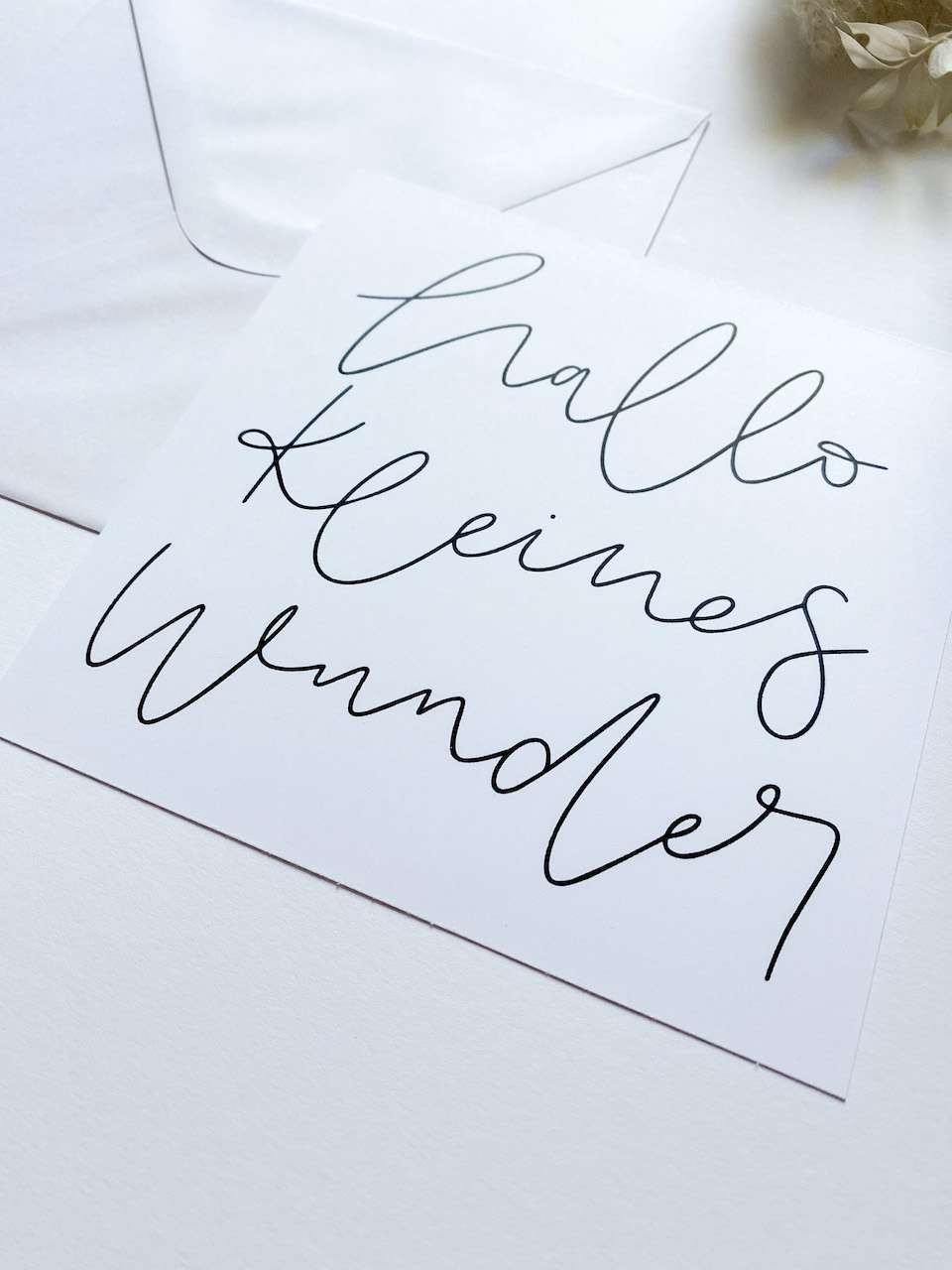 Grußkarte zur Geburt | Hallo kleines Wunder | Quadratische Postkarte mit Umschlag 2 - Liebe Grüße Karte für christliche Grüße, handgeschrieben, elegant Schrift.