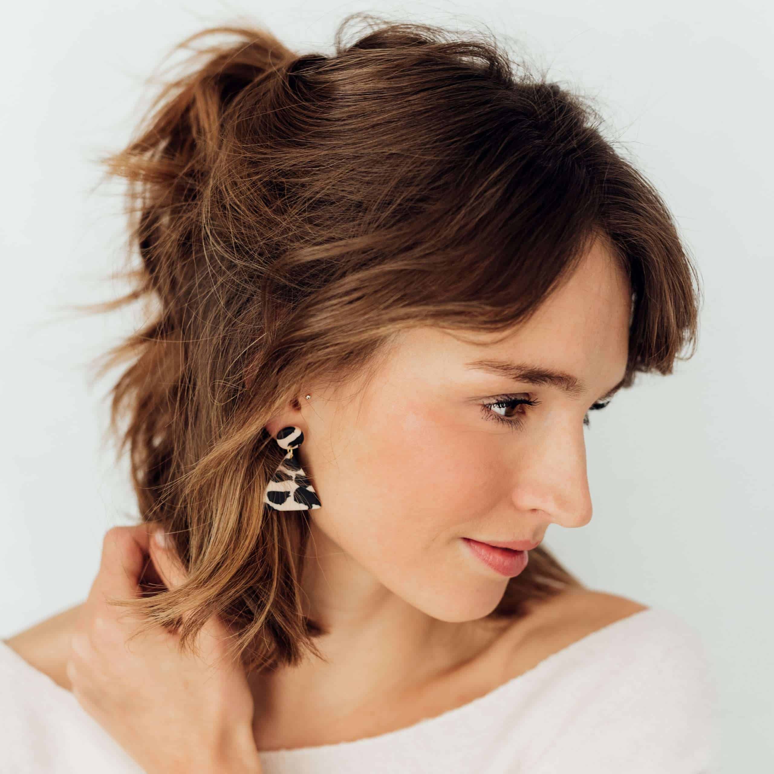 Leo Triangle | Christliche Ohrringe – Leo-Stil – Polymer Edelstahl 2 Moderne Frau mit christlicher Botschaft, Mode und Accessoires, christlicher Markenmarktplatz.