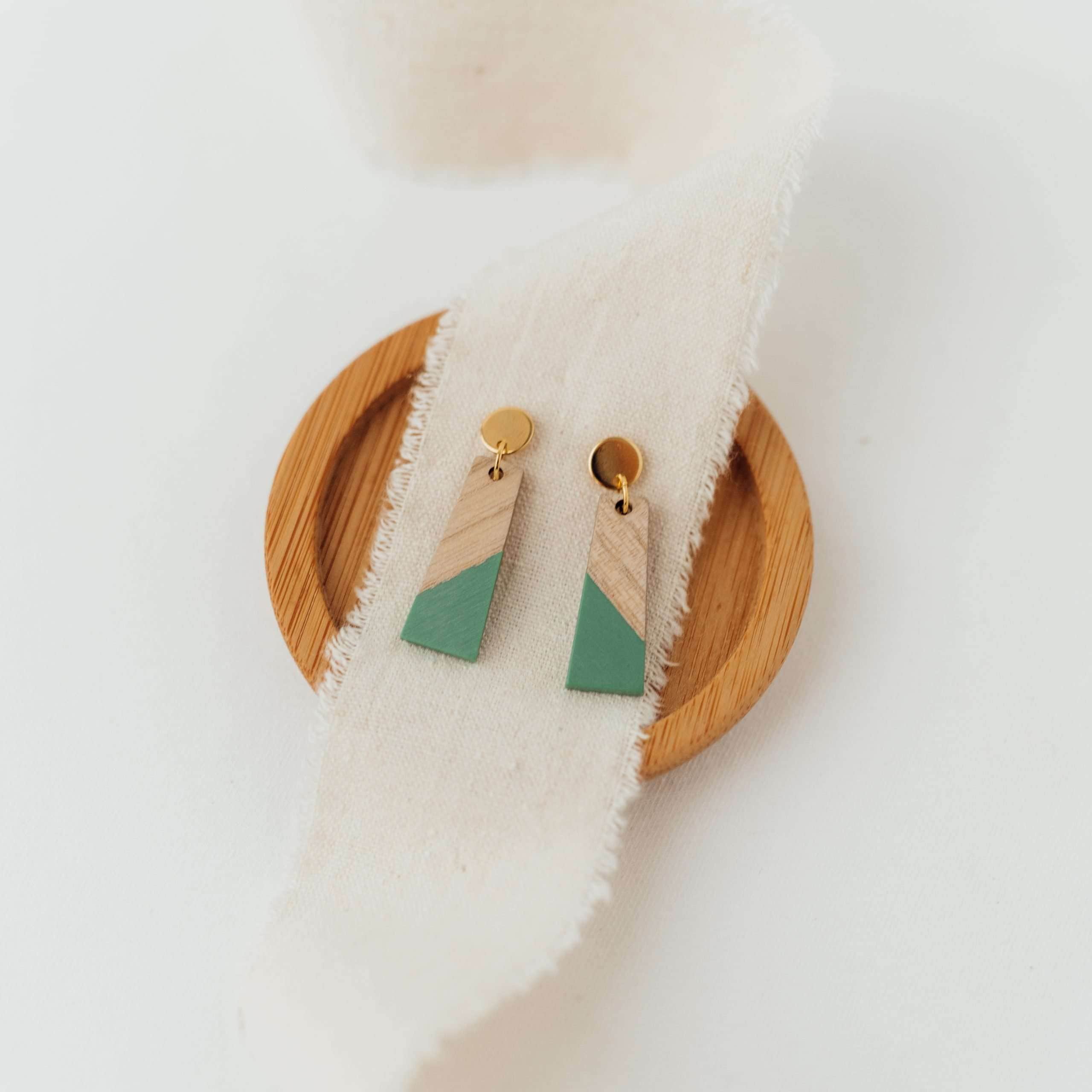 Wooden Trapez | Christliche Ohrringe – Holz/Harz – 925 Silber 14kt vergoldet 12 Modische Christliche Ohrringe aus Holz und grüner Farbe, handgefertigt, nachhaltige Accessoires.