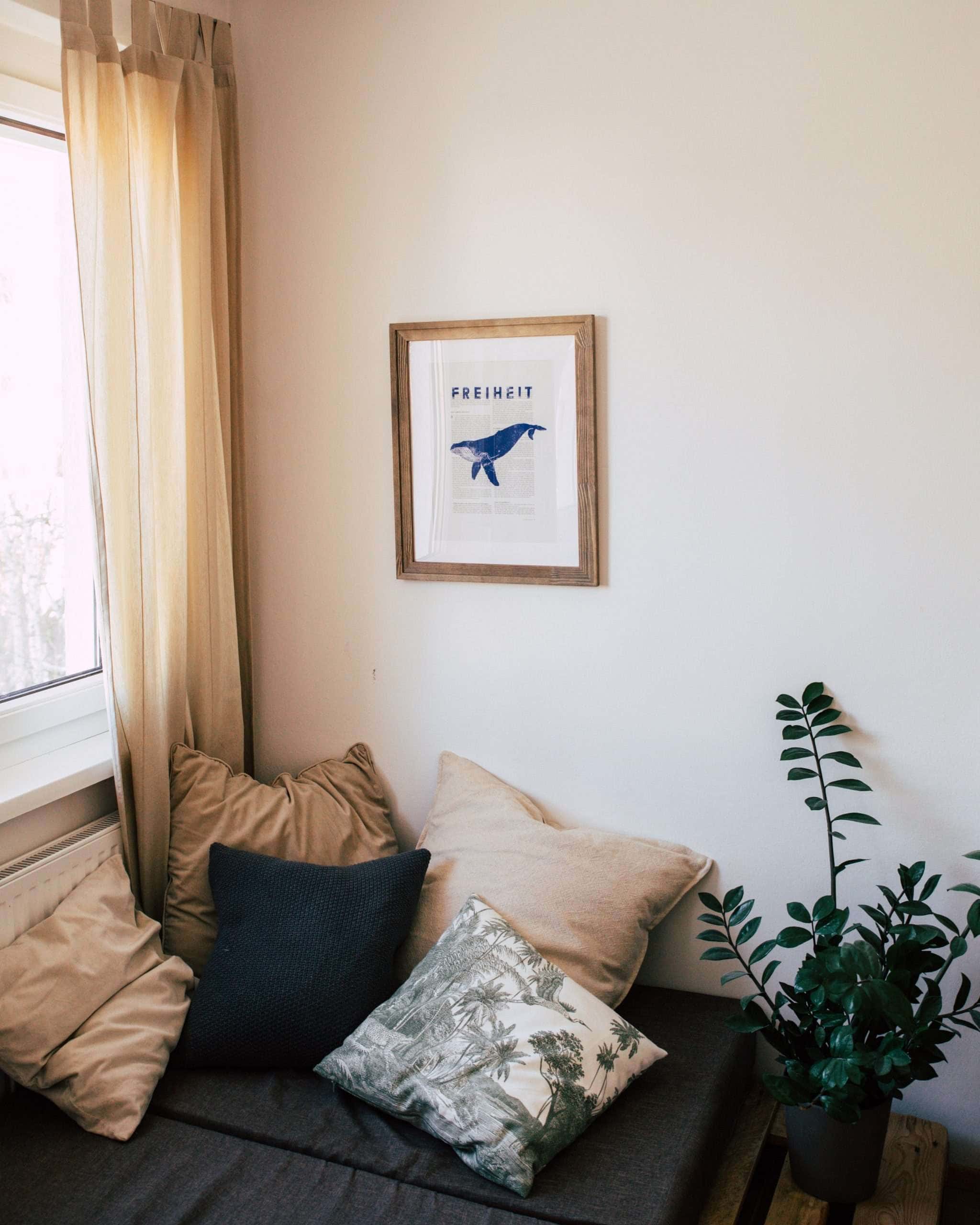 FREIHEIT . Die Bibel auf Art Prints . Kunstdruck A3 . Johannes 7-8 2 Gemütliche Sofa-Ecke mit Kissen und Nachdenklichkeitsbild, christliche Wohnideen, christliche Dekoration, Mookho.de.