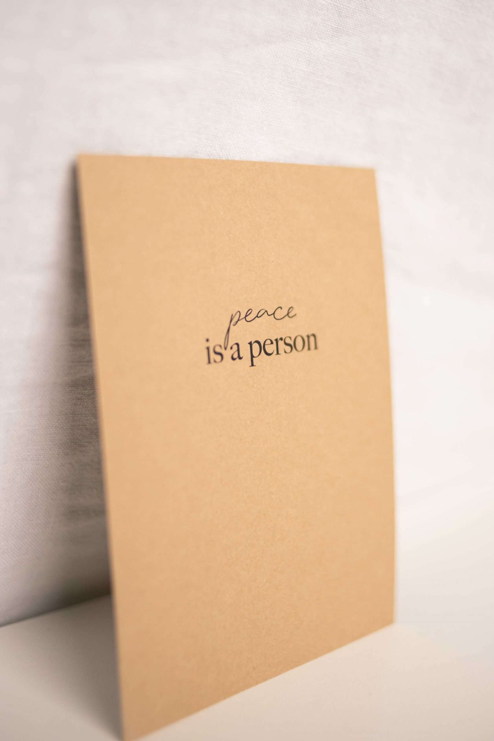 peace is a person 3 Besinnliche christliche Karte mit Friedensbotschaft, ideal für Glaubensgrüsse und christliche Geschenke.