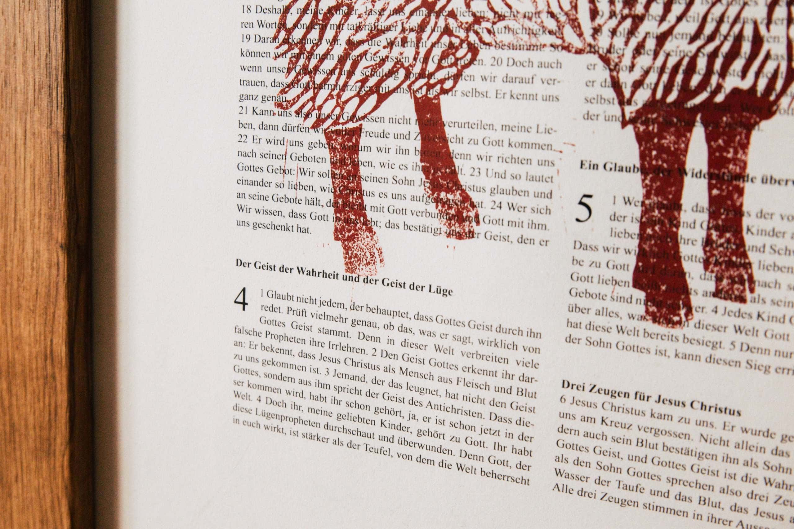 GELIEBT . Die Bibel auf Art Prints . Kunstdruck A3 . Johannesbrief 5 Glaubensartikel christliche Bibel Bibellesung für Christen Online-Marktplatz für christliche Marken.