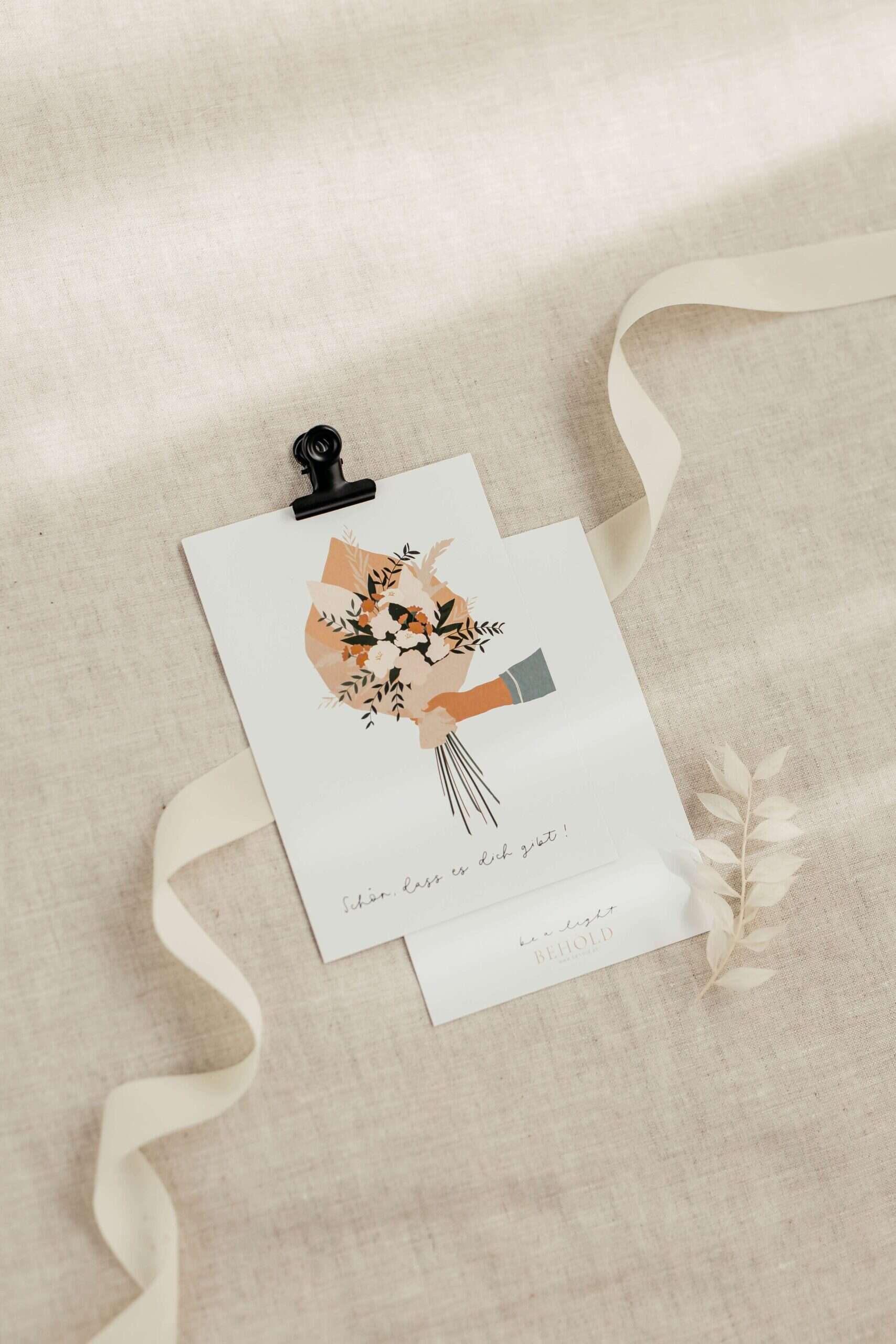 Gottes Segen Grußkarte mit Blumenstrauß für christliche Anlässe.