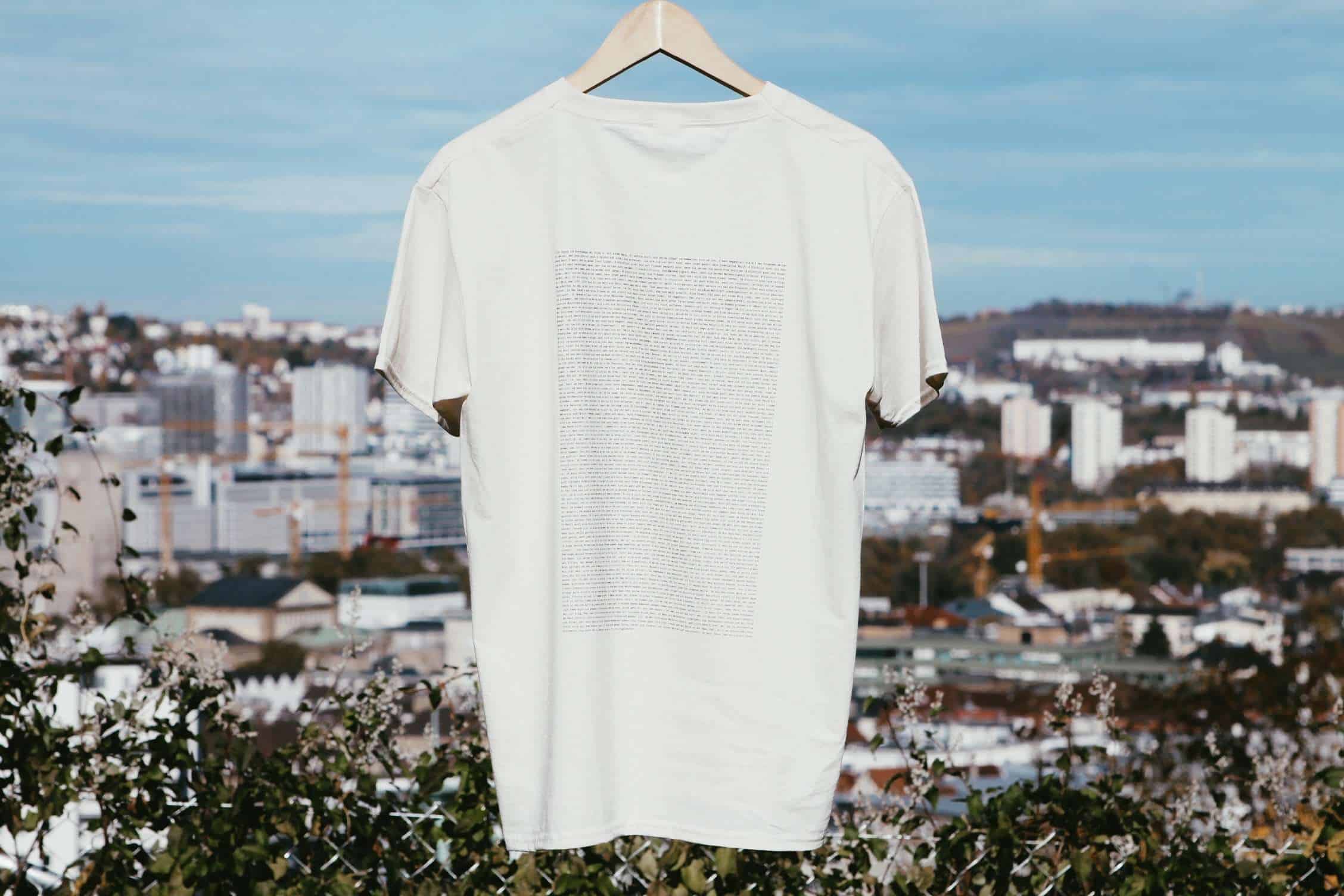T-Shirt "God's Plan" Unisex 14 Inspiratives christliches T-Shirt mit Bibelvers – nachhaltige Mode für Gläubige.