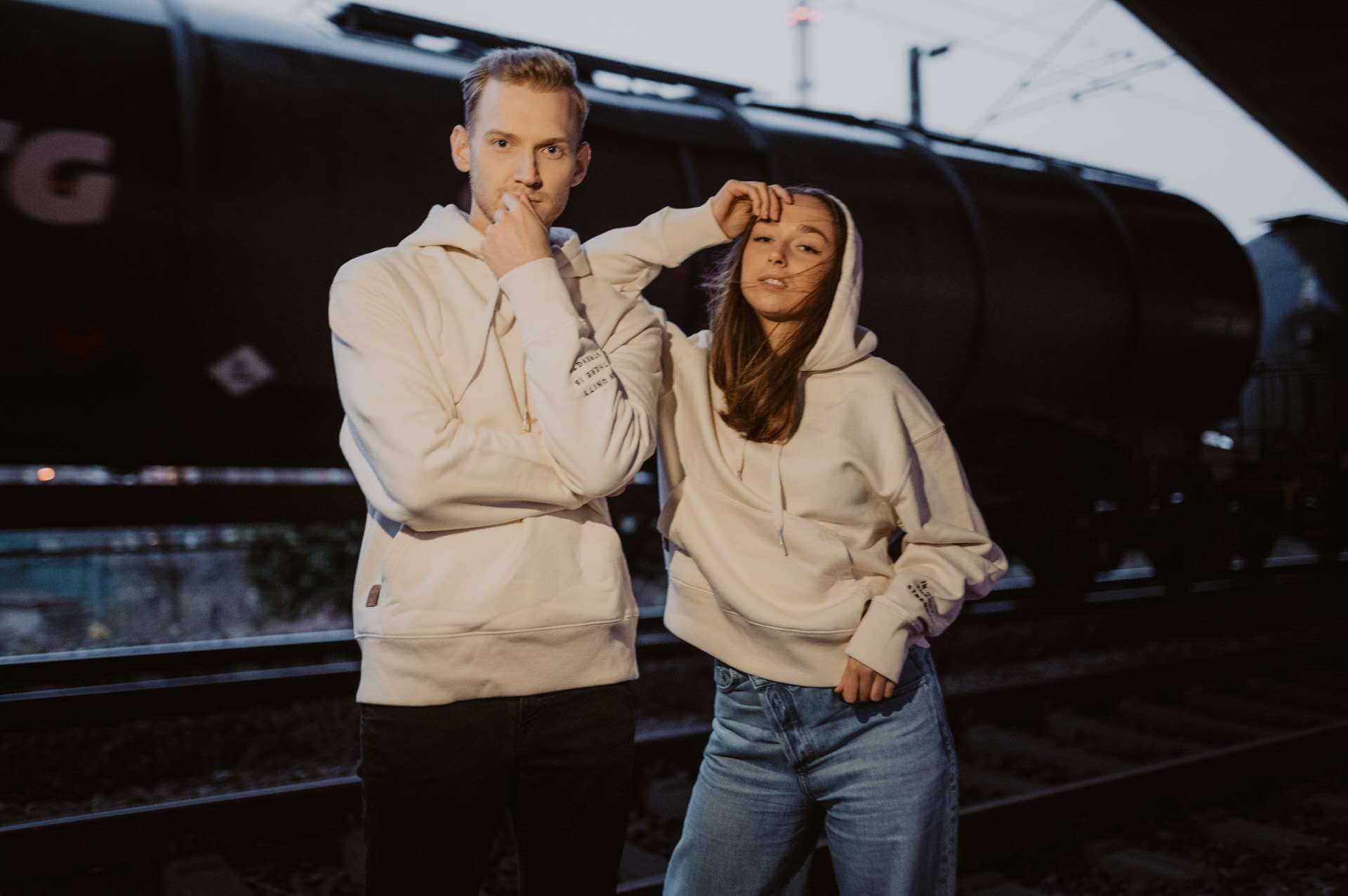 UNITED Hoodie 15 Moderne Christliche Streetwear für Männer und Frauen, Fokus auf Glaube und Fashion.