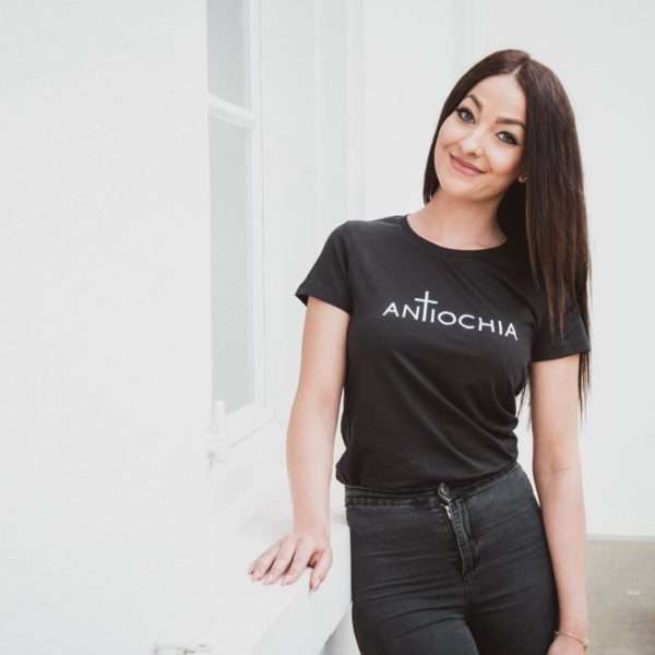 Damen Basic T-Shirt - "Birth" 14 Moderne christliche Mode, Antiochia T-Shirt, stilvoller Christlicher Streetwear, Jesus Kreuz Design.