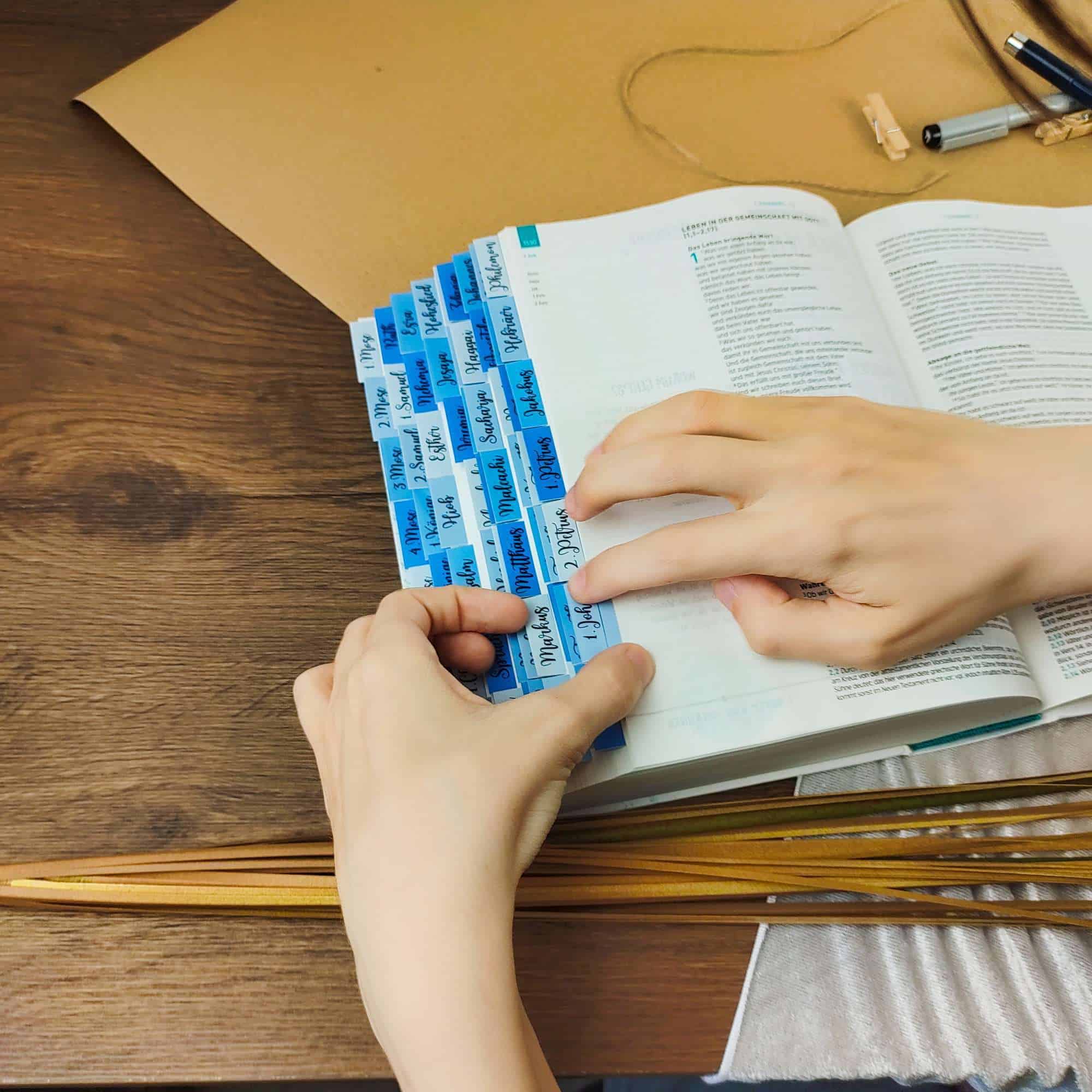 Bibelregister "Himmel" | Griffregister für die Bibel | Bibel-Griffregister | Selbstklebend | Lettering | Blau 3 Gottesdienst Bibel Notizen, christliche Gebetstagebuch, christliche Kalender, Bibelstudium, christliche Planung.