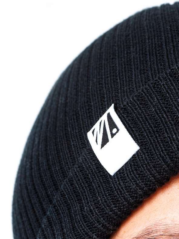 BEANIE SCHWARZ 3 Modische schwarze Mütze mit christlichem Logo, christliche Accessoires, Mookho.de.