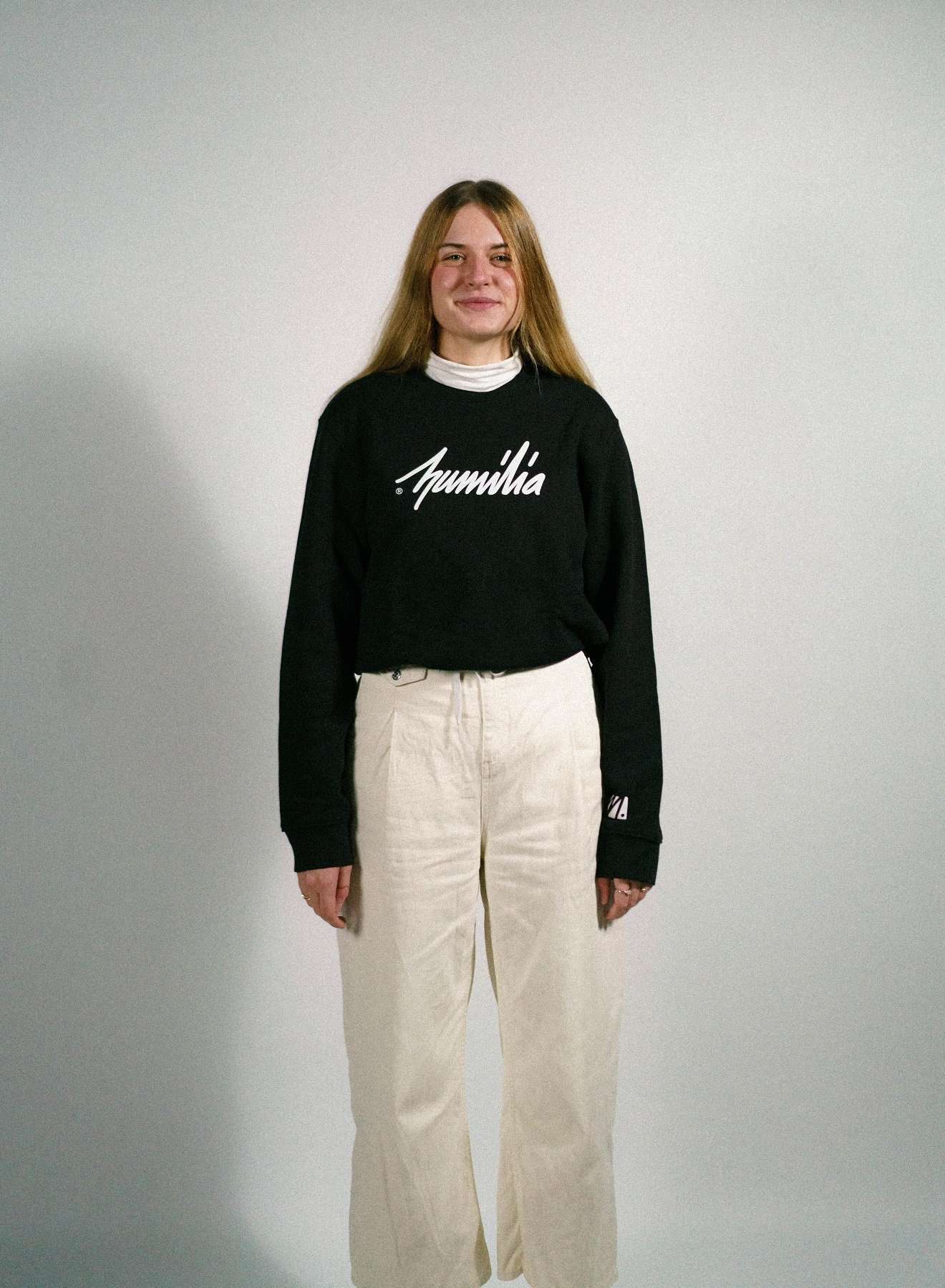 humilia essentials Sweatshirt - Schwarz 6 Gottesdienst Outfit mit christlichem Hoodie und bequemen Hosen.