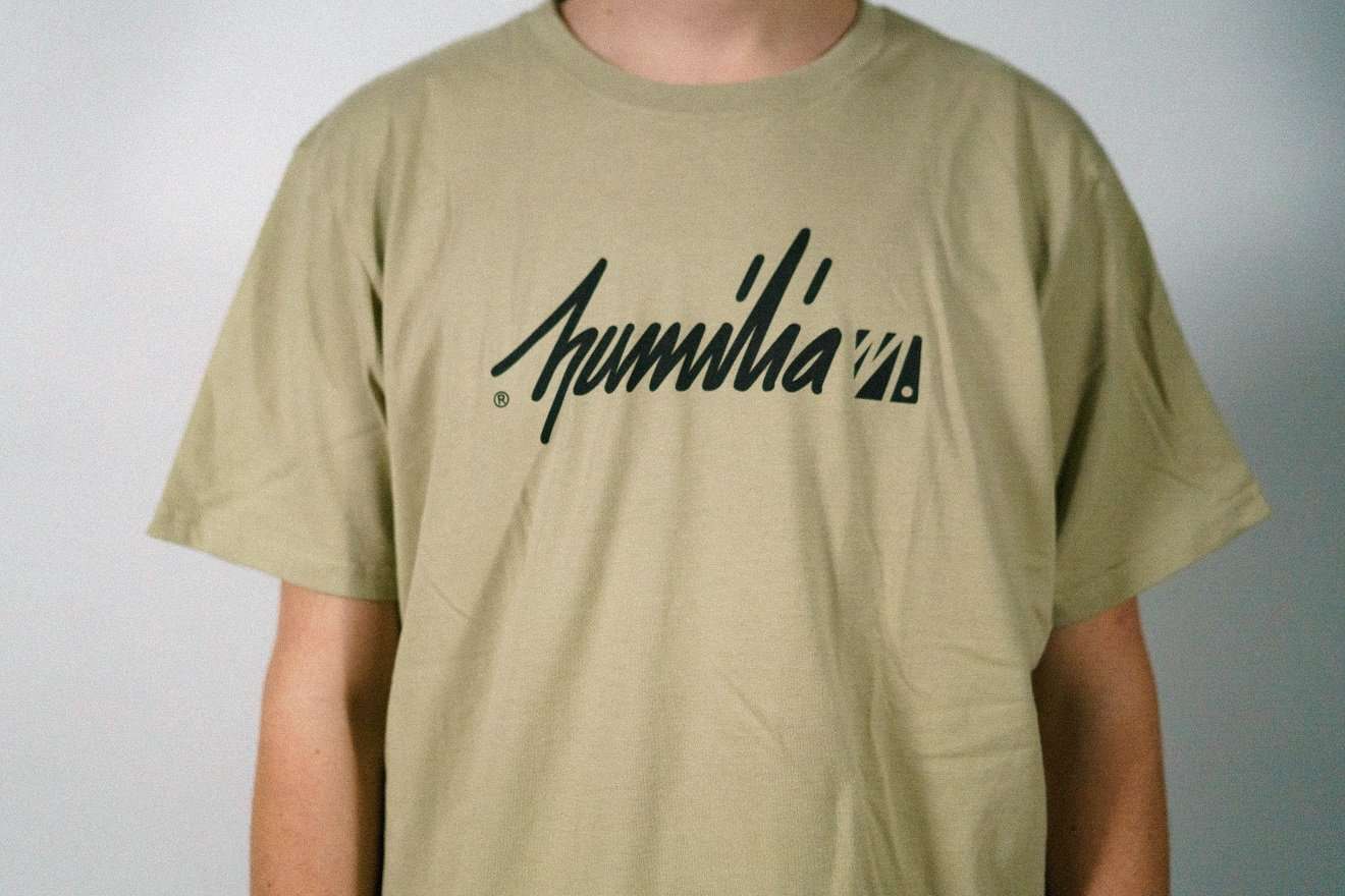 humilia essentials T-Shirt - Khaki 6 Vintage christliches T-Shirt mit biblischem Zitat, religiöser Mode, Glaubensbekleidung.