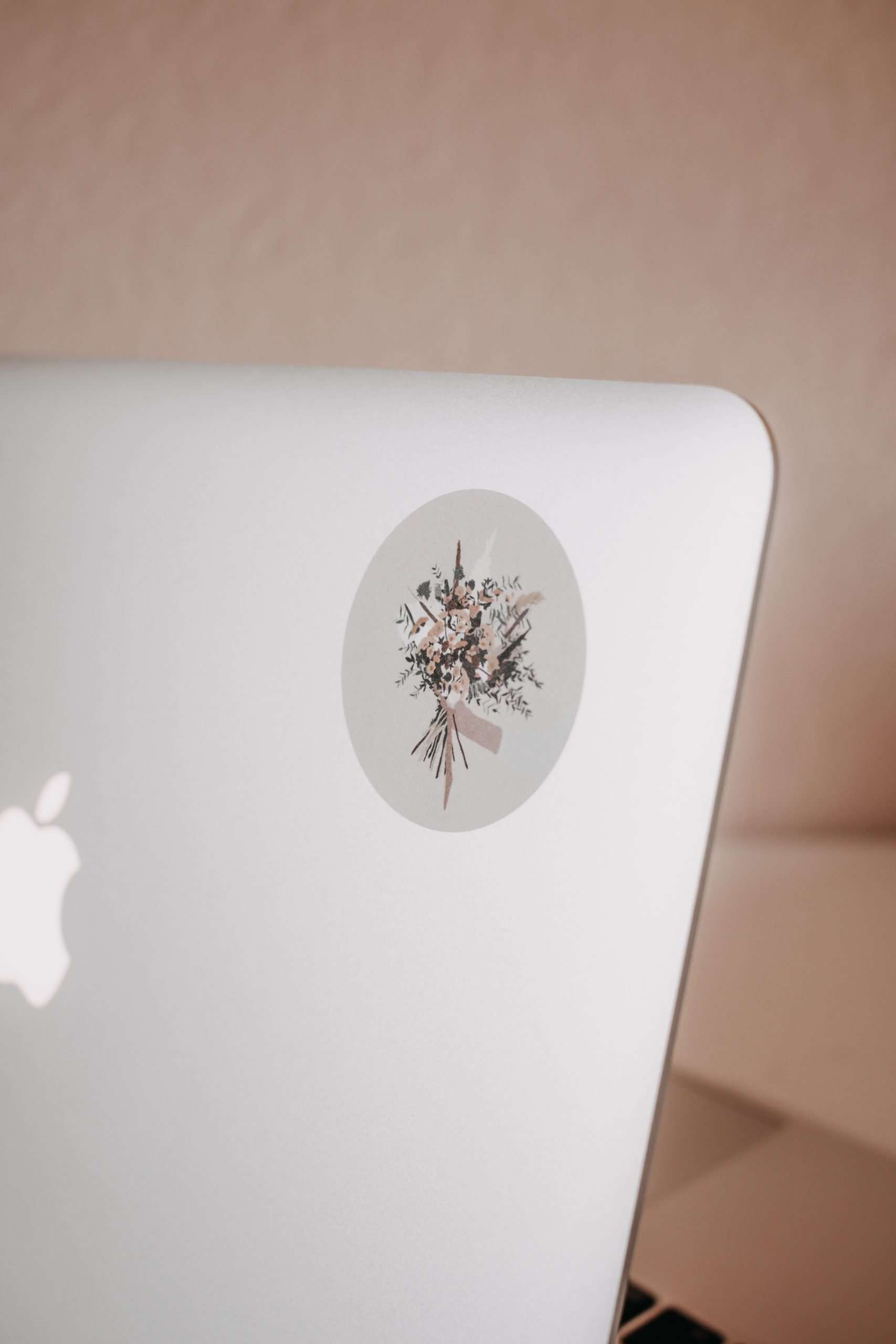boho - Sticker 8 Blumenstrauß Sticker auf einem MacBook, christliche Marken, hoher Qualitätsstandard, Nachhaltigkeit.