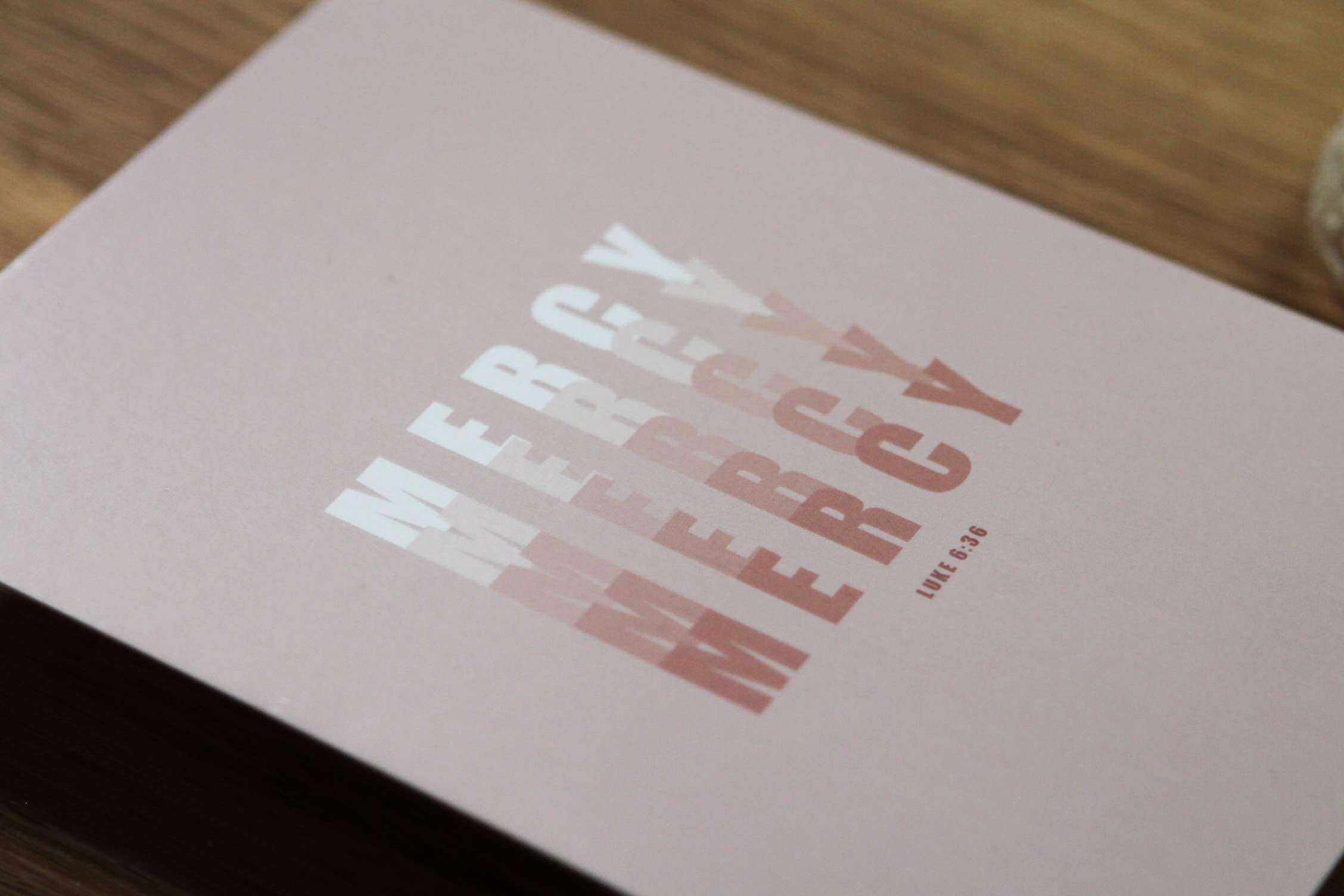 Postkarten-Set "Mercy" 2 Moderner christlicher Marienbrief mit Bibelvers Love 6:36.