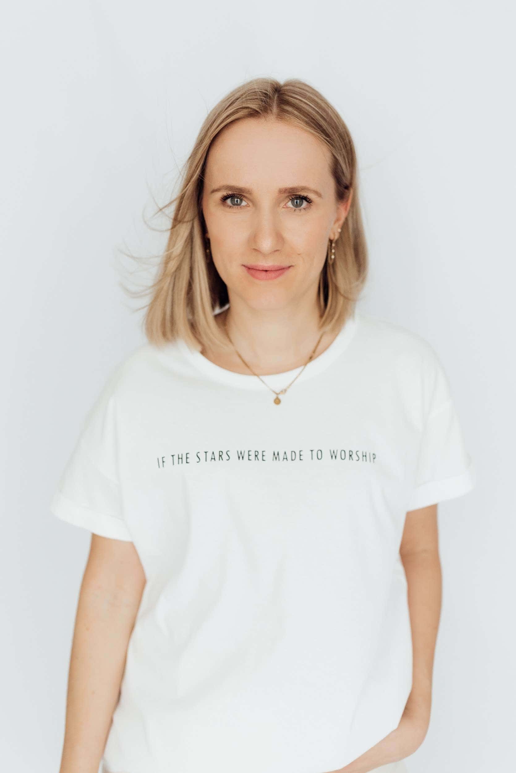 So will I - Boyfriend Shirt 8 Hübsche Frau trägt T-Shirt mit christlichem Spruch auf weißem Hintergrund.
