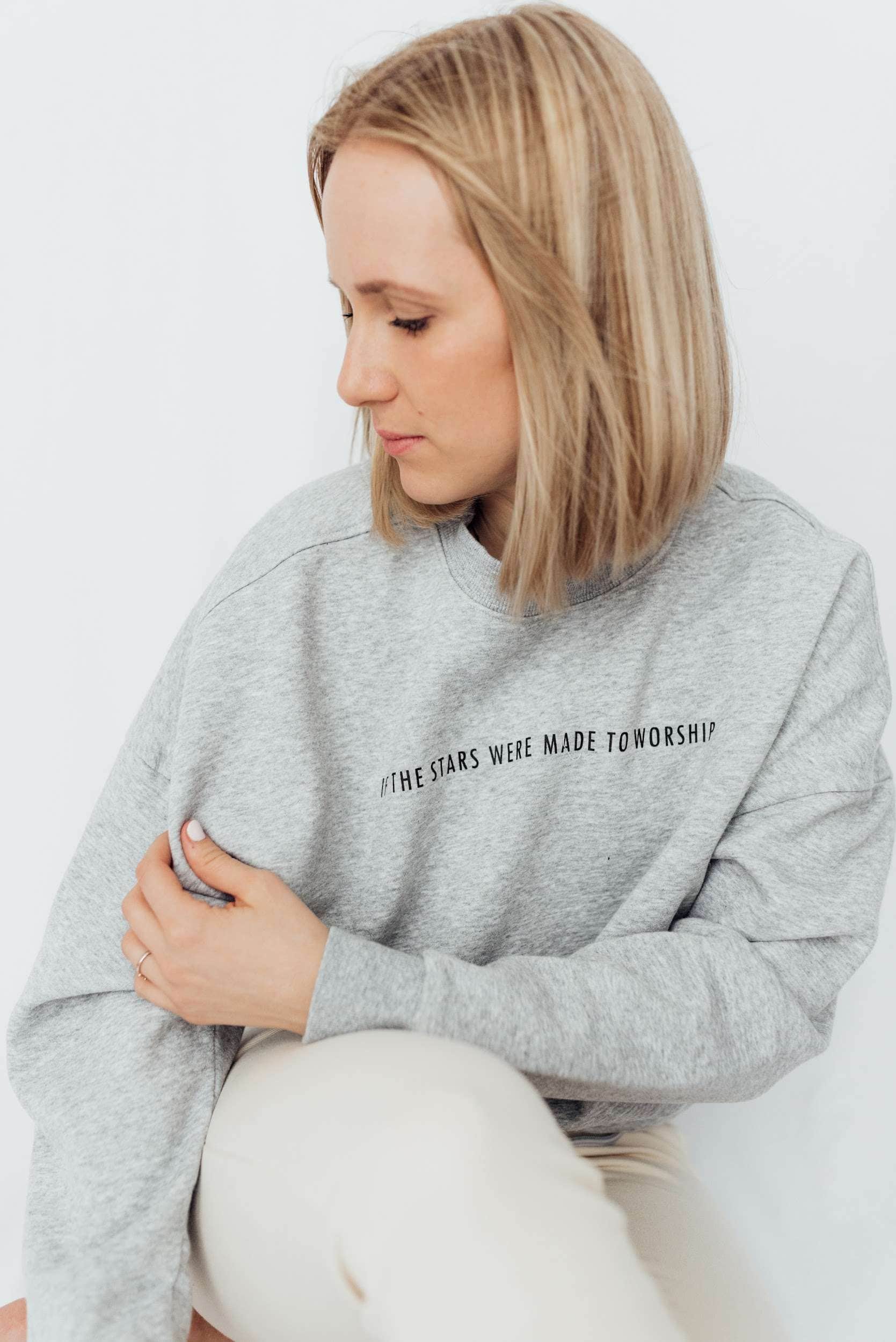 SO WILL I - Oversize Sweater 8 Glaubensbasierte Streetwear mit religiösen Zitaten und christlichem Fashion-Design.