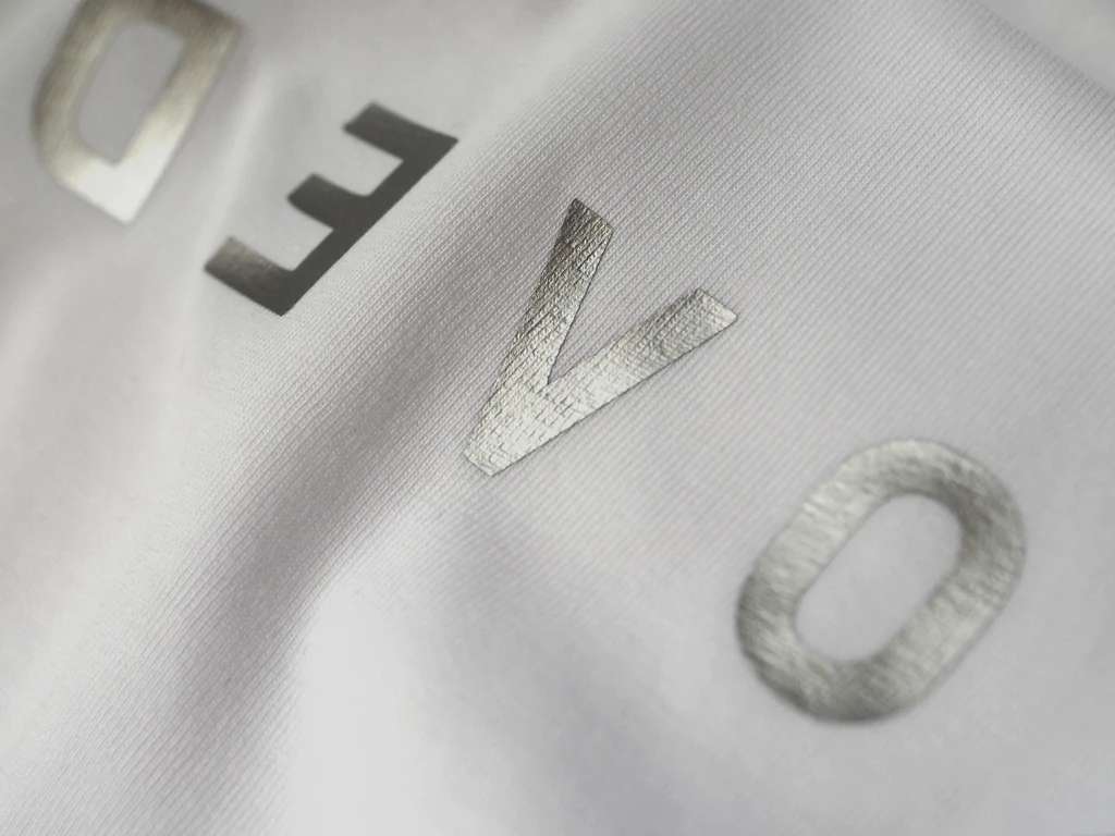 BELOVED | T-Shirt | Weiß | Grau | Schwarz | Unisex | Fairwear Bio-Baumwolle 16 Hochwertiger christlicher Markenstoff mit Prägung, religiöse Textilien online kaufen.