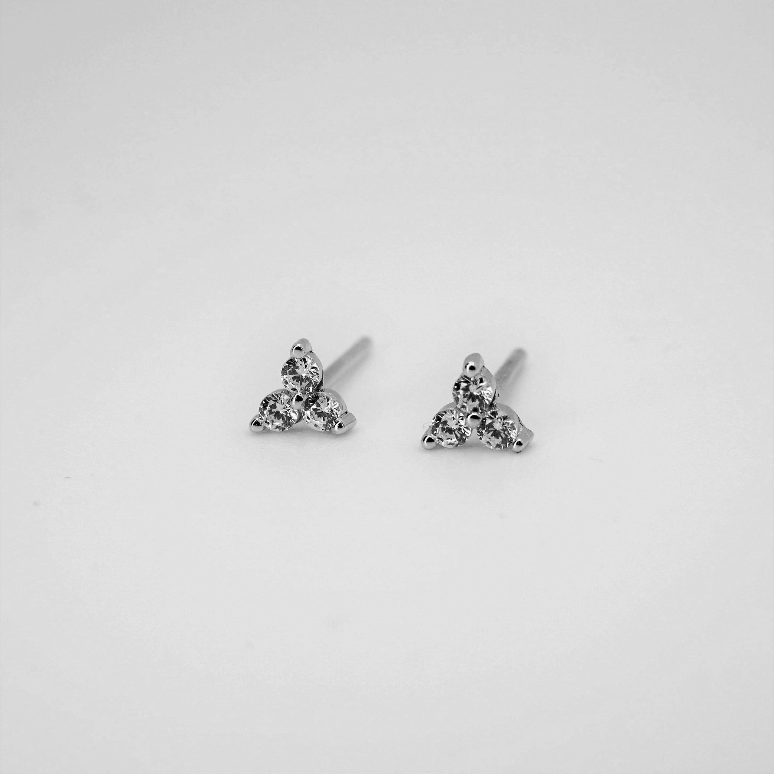 Trinity | Christliche Ohrstecker | 925 Sterling Silber vergoldet – 4x4 mm – nachhaltig verpackt 13 Schmuck mit Diamanten, christliche Ohrringe, eleganter Kristall-Ohrringschmuck.