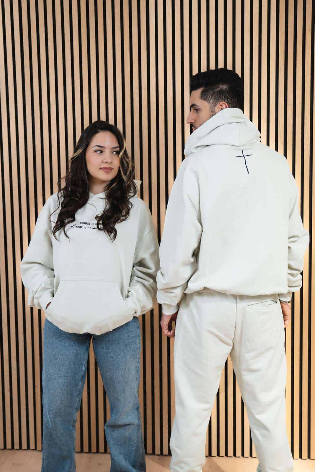 Hoodie Oversize - "Christ is risen" 17 Natürlich! Hier sind die SEO-optimierten Texte:.
