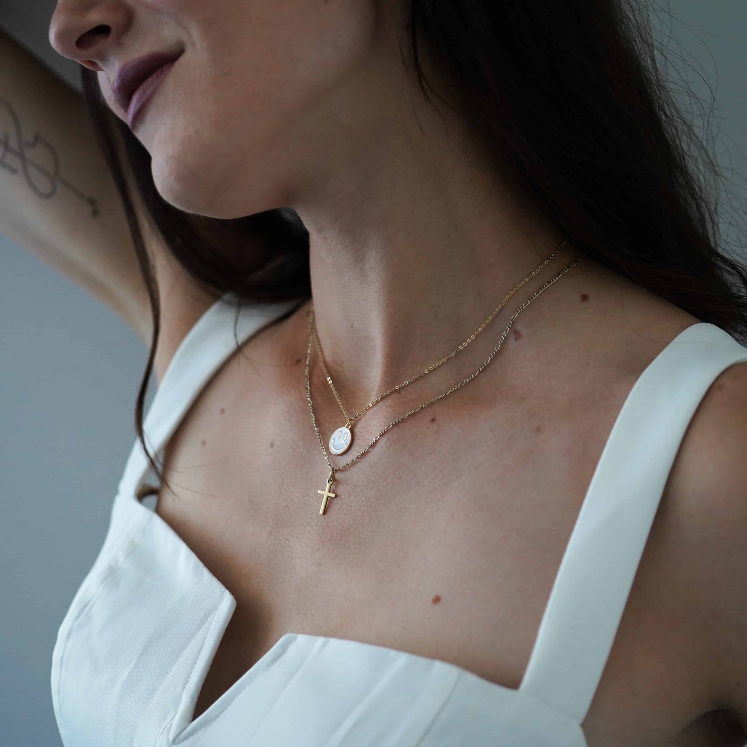 Be Happy | Christliche Kette – 925 Sterling Silber vergoldet – 42-47 cm – Zinklegierung 3 Schlichte goldene und silberne Halsketten mit Kreuz- und Anhängermotiv, christliche Schmuckstücke.