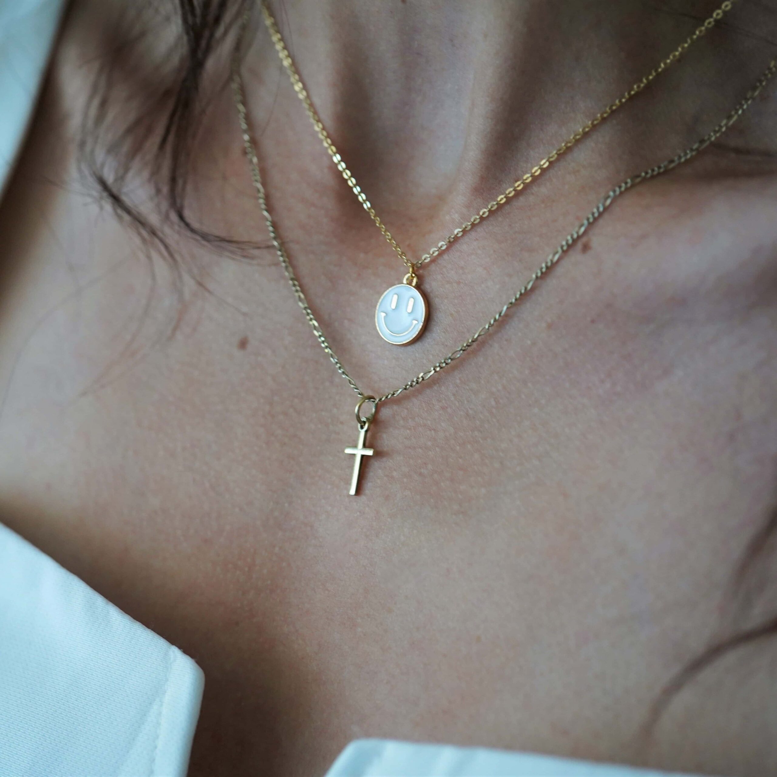 Be Happy | Christliche Kette – 925 Sterling Silber vergoldet – 42-47 cm – Zinklegierung 2 Glückliches Gesicht Anhänger und Kreuzketten für christliches Schmuckdesign, christliche Mode.