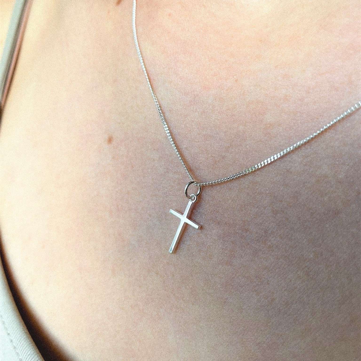 Forgiven | Christliche Kette – 925 Sterling Silber vergoldet – made in Germany 11 Christlicher Silberkreuz-Halsreif, Schmuck für Gläubige, moderne Geschenkidee.