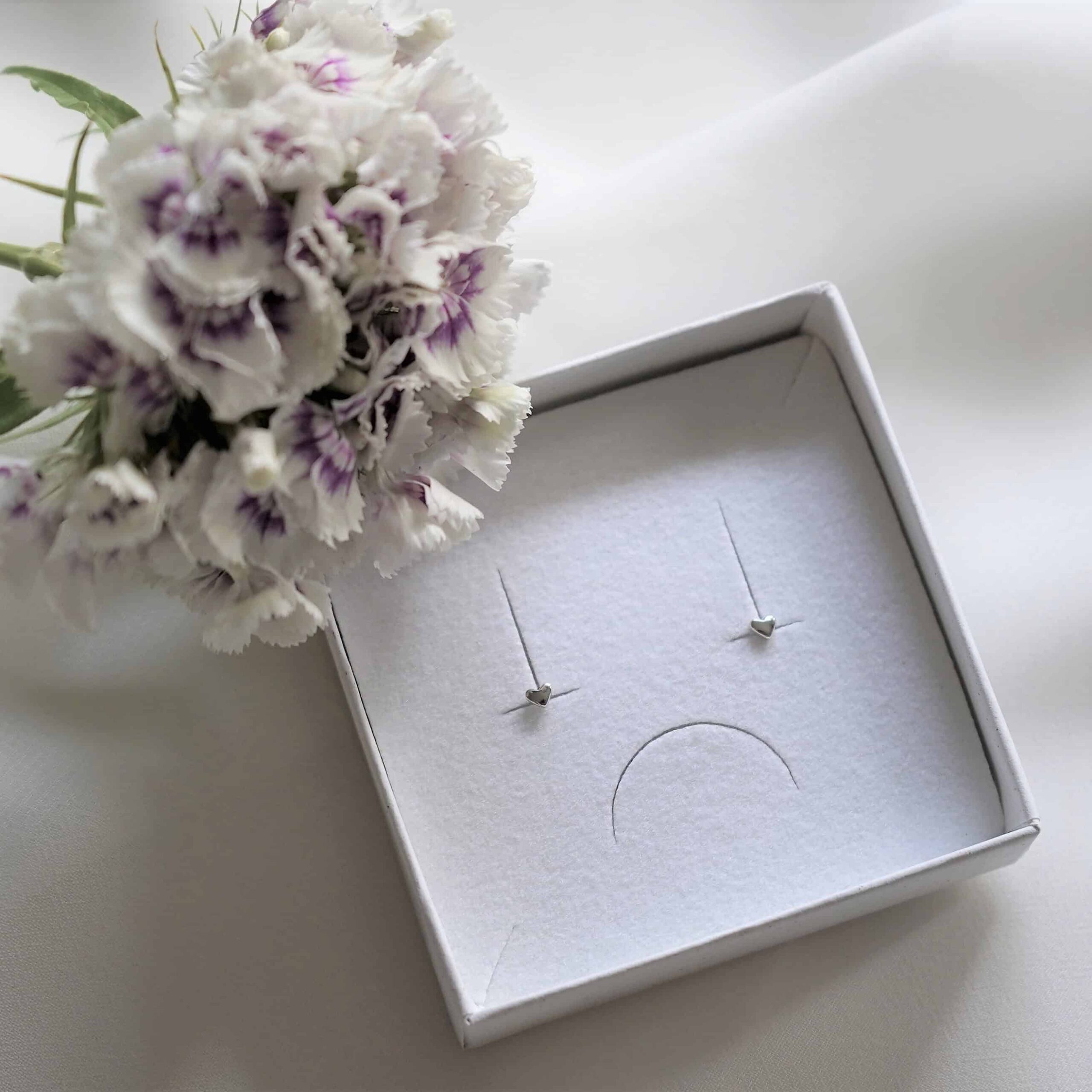 Love Mini | Christliche Ohrstecker – 925 Sterling Silber vergoldet – nachhaltig verpackt 16 Edle Christliche Schmuckohrringe in Geschenkbox, Glaube und Liebe Symbol, Mookho.de.