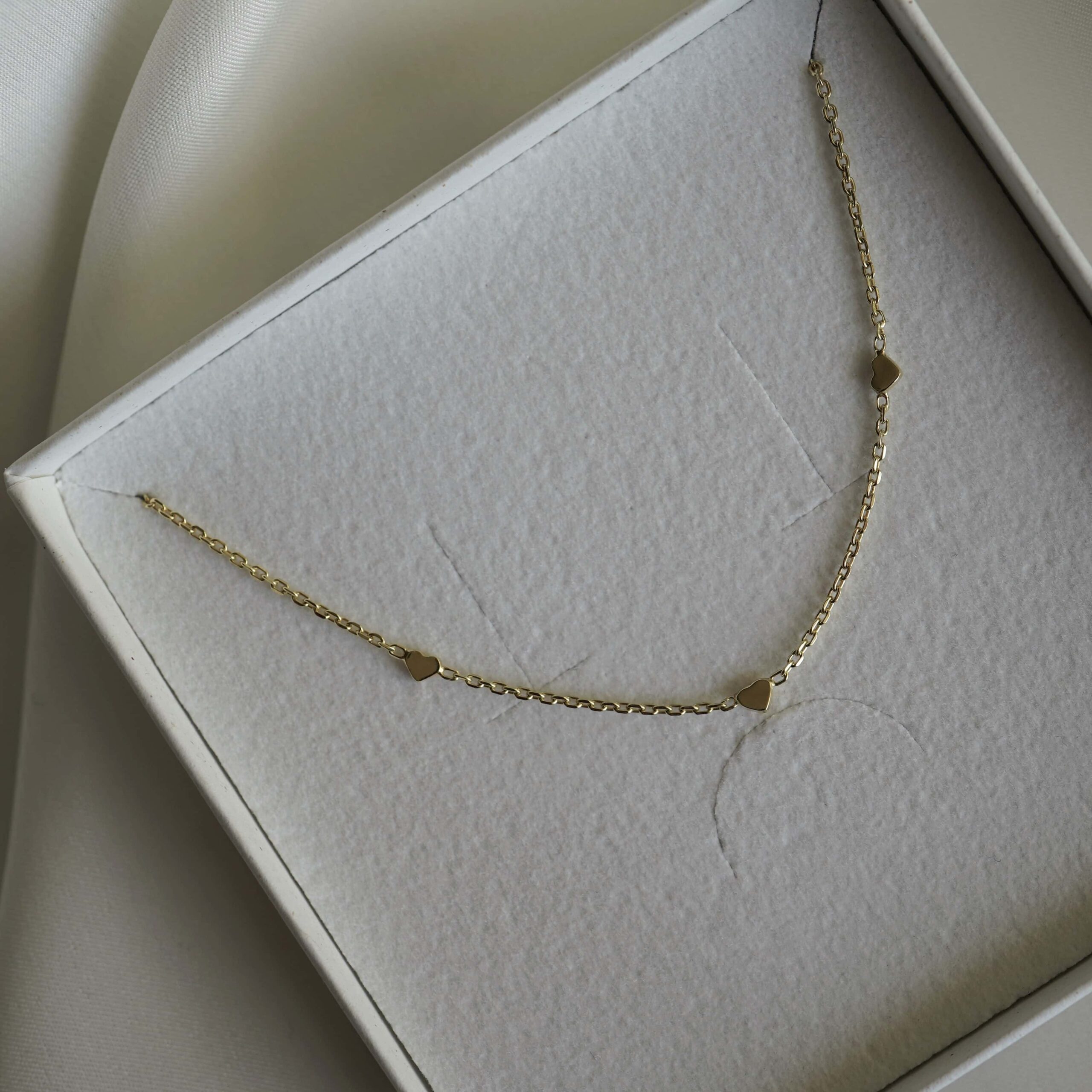Endless Love | Christliche Kette – 925 Sterling Silber vergoldet – 42cm Länge – gold/roségold/silber 15 Feiner goldener Armreif mit Herzanhängern, christliches Schmuckstück für Frauen.