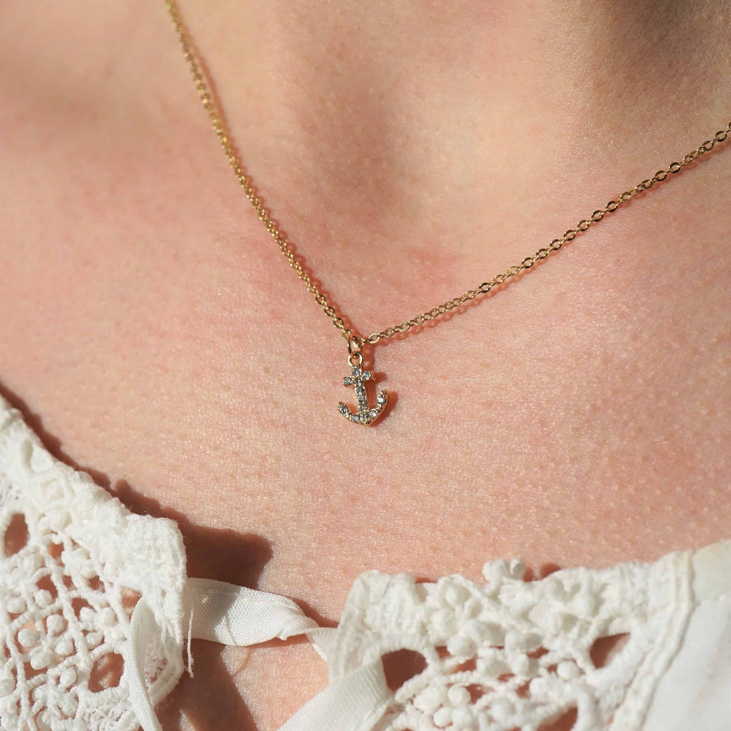 Minimalistic Anchor | Christliche Kette – 925 Sterling Silber – 18k gold beschichtet – verstellbar 2 Schmuck Anhänger Kreuzanker, christlicher Schmuck, goldene Halskette, Engelsflügel Design.