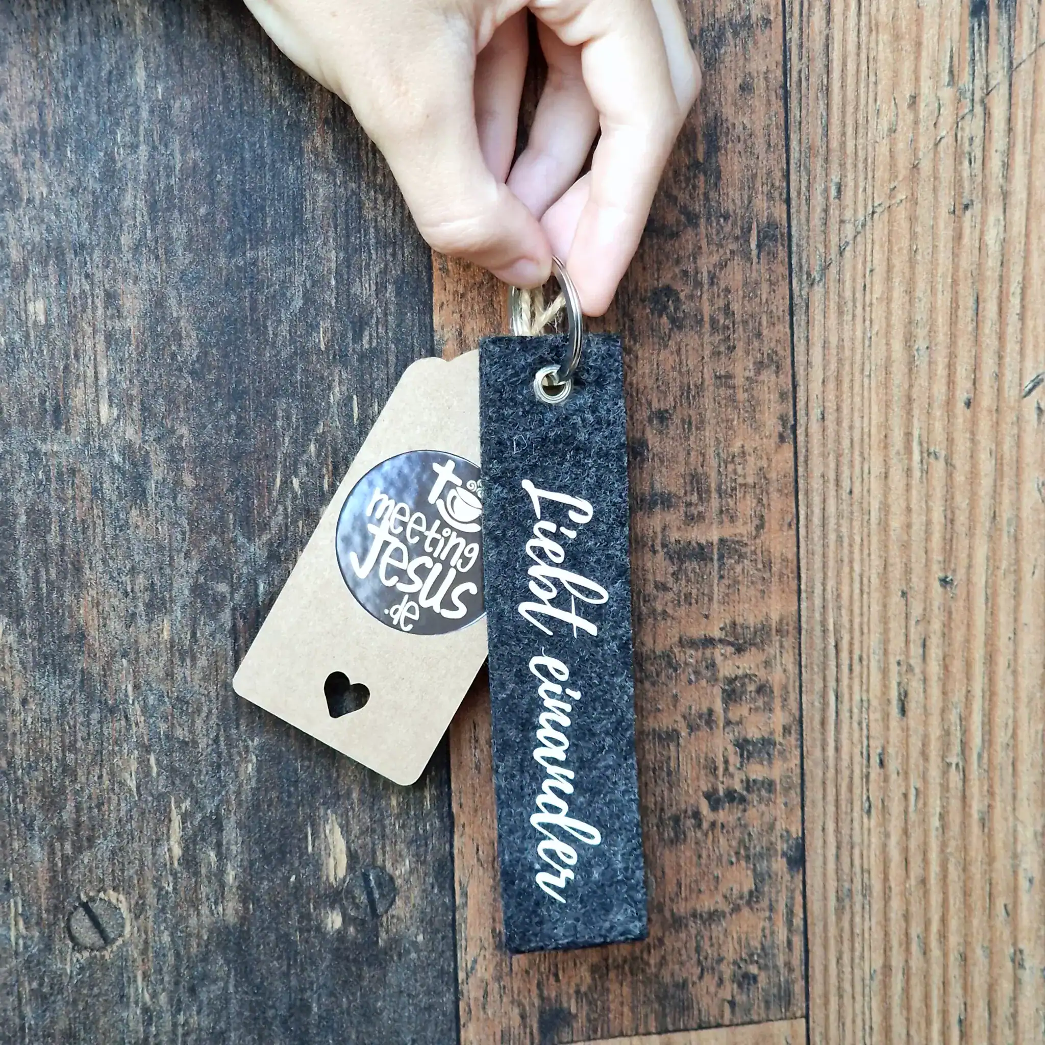 Liebt einander | Filz-Schlüsselanhänger | Accessoire | Christlich | Geschenk | Glaube | Gott | Jesus | Mitbringsel | Bibel | Affirmation 3 Persönliche Geschenkliebe - christlicher Schmuck mit Bibelversen, für Christen und Gläubige.