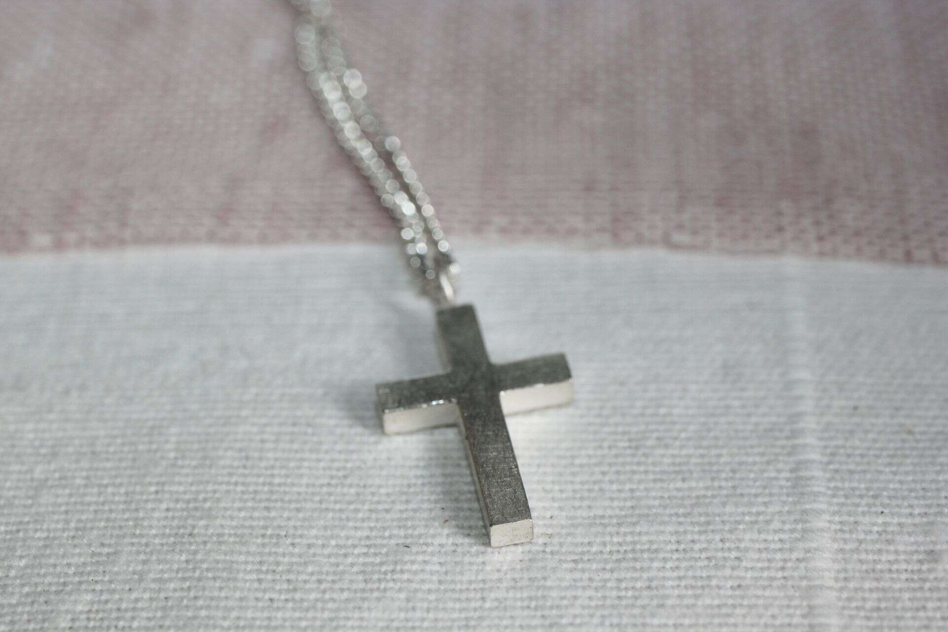 Kreuz - FAITH 11 Gotischer Silberkreuz Anhänger, christliche Schmuck Accessoire, Geschenkidee für Gläubige.