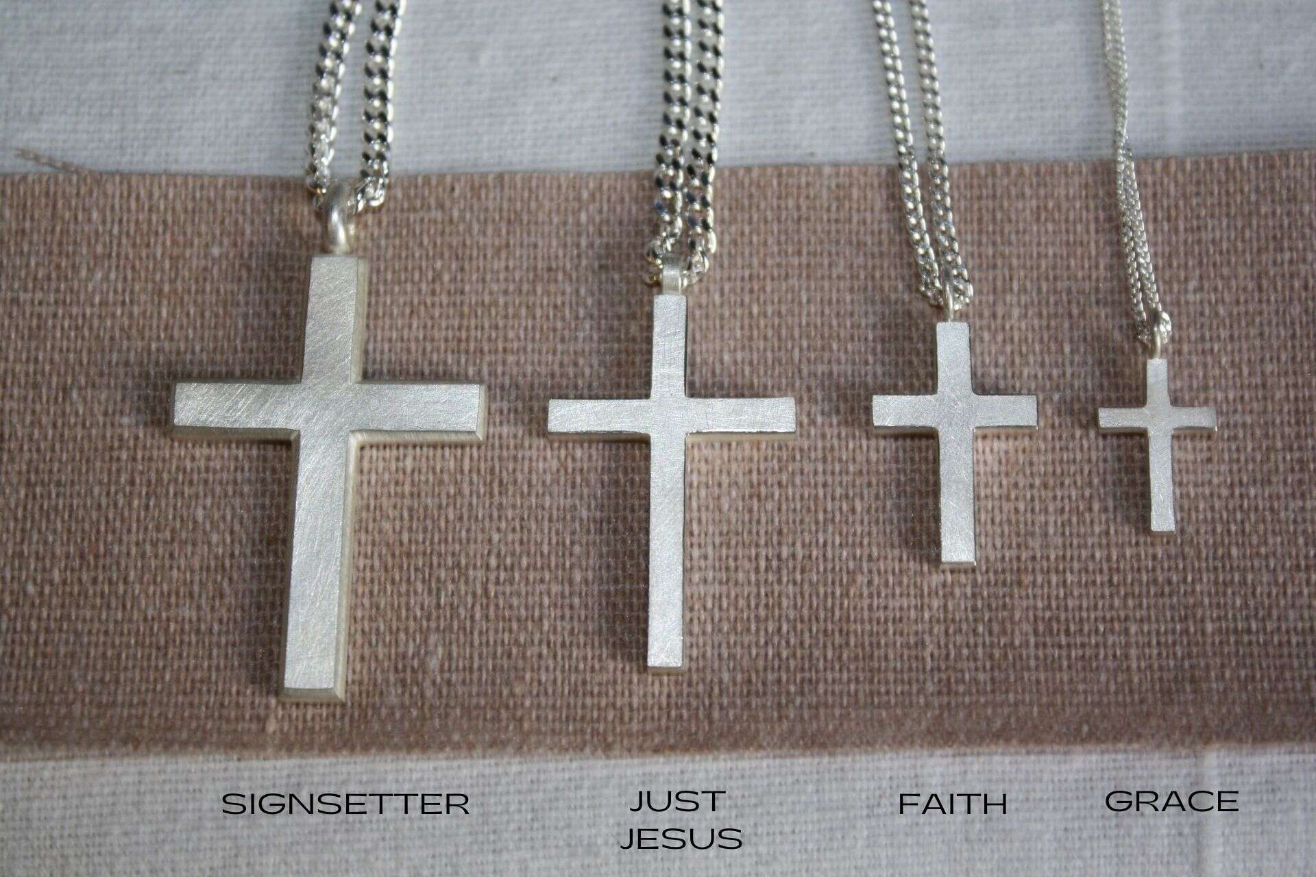 Kreuz - GRACE 12 Silberne Christen-Halsketten mit Glaubenskreuz, religiöse Schmuckaccessoires, christliche Geschenke.