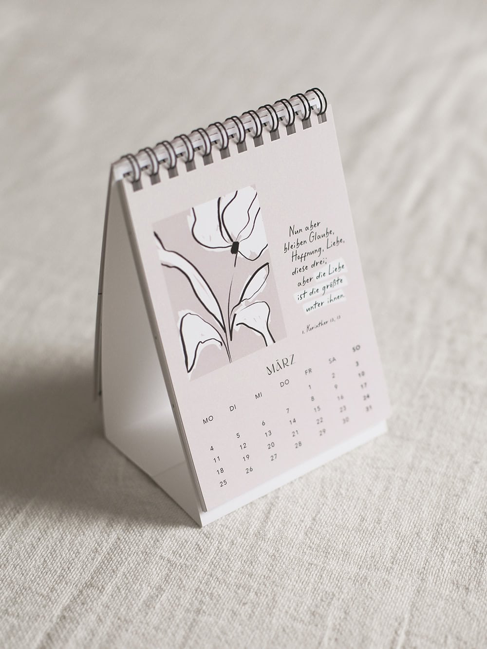 Tischkalender 2024 | DIN A6 3 Moderner christlicher Kalender mit inspirierendem Bibelvers und Blumenmotiv.