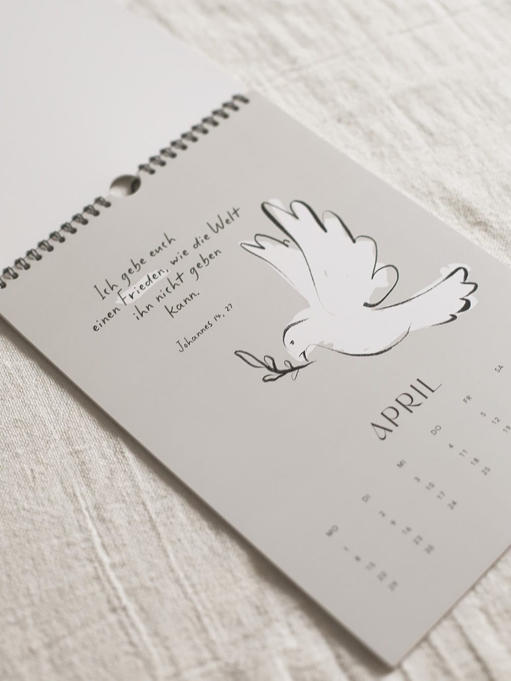 Wandkalender 2024 | DIN A4 3 Friedenssymbol mit Taube und Olive, christlicher Kalender April, Glaube Hoffnung Liebe.