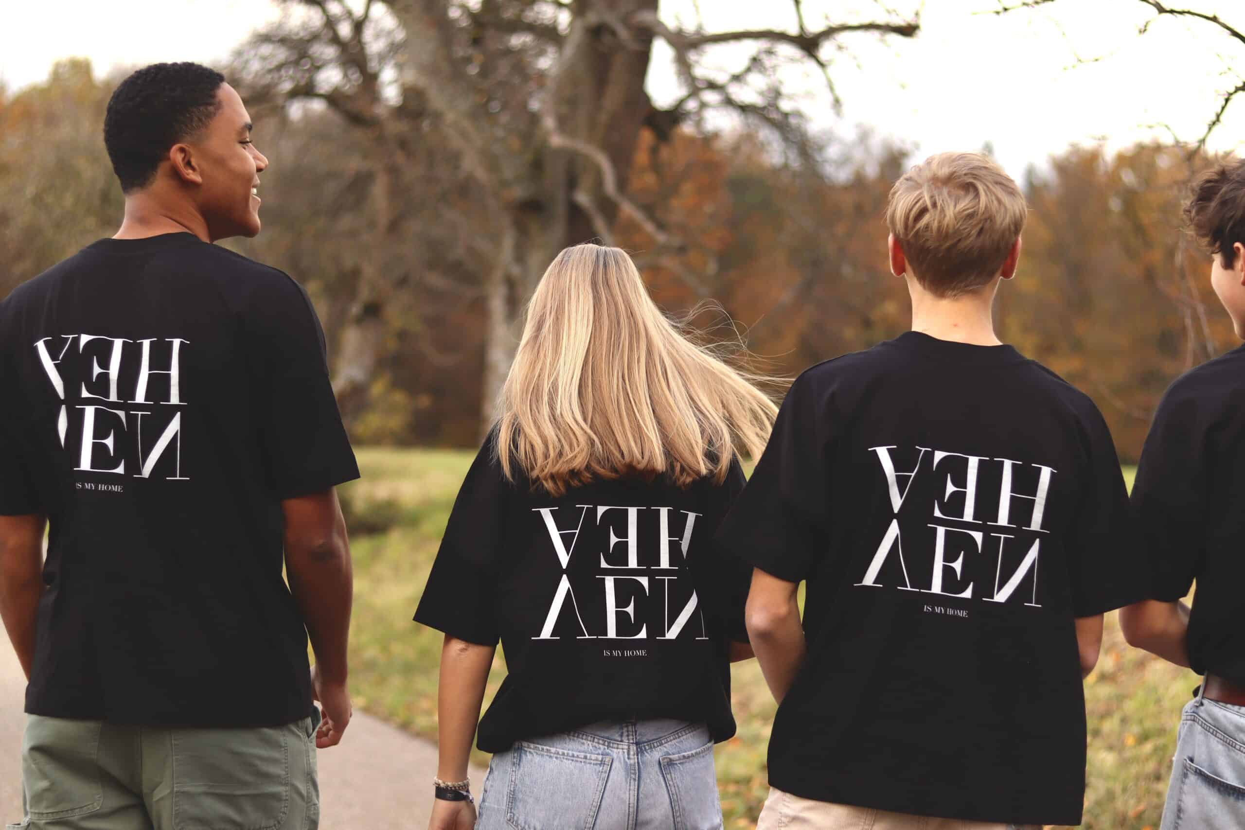 Vierson T-Shirts mit christlichem Motiv, junge Menschen in Natur, Mookho.de.