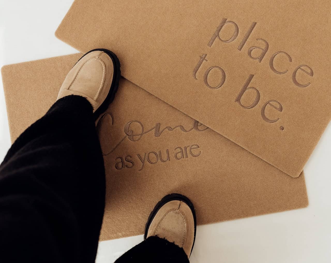 Fußmatte - PLACE TO BE. 5 Inspirierende christliche Botschaften auf Kartons, Glaube und Hoffnung, christliche Motivation.