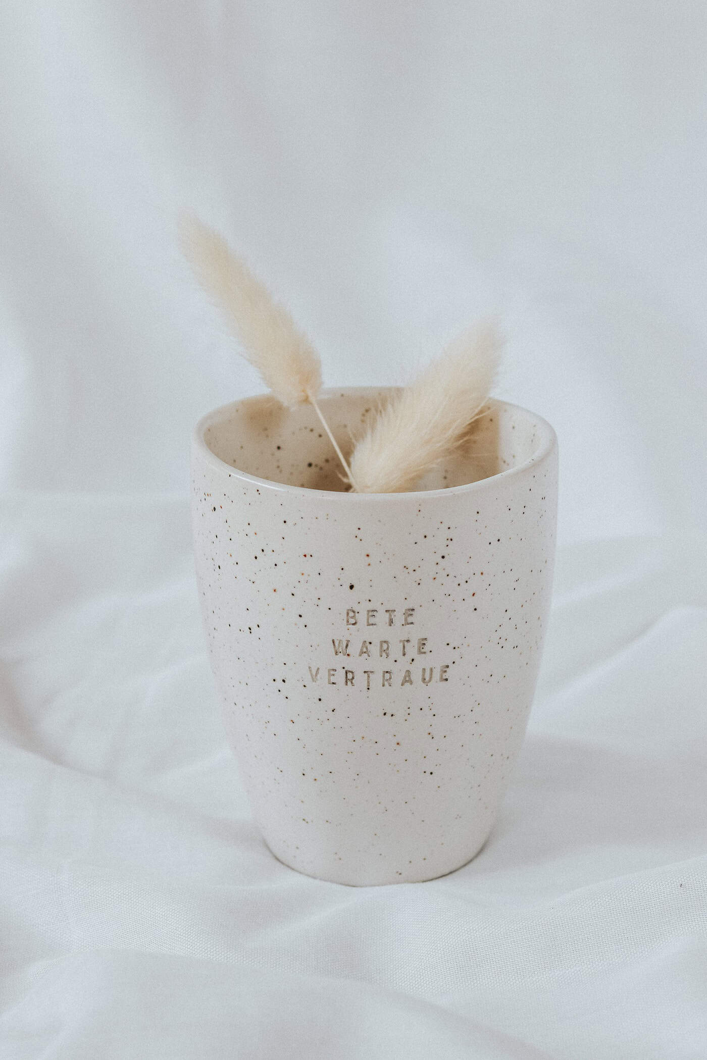 Kaffeebecher • Bete Warte Vertraue 4 Inspirierende christliche Kerze mit Spruch für Gebet und Meditation.