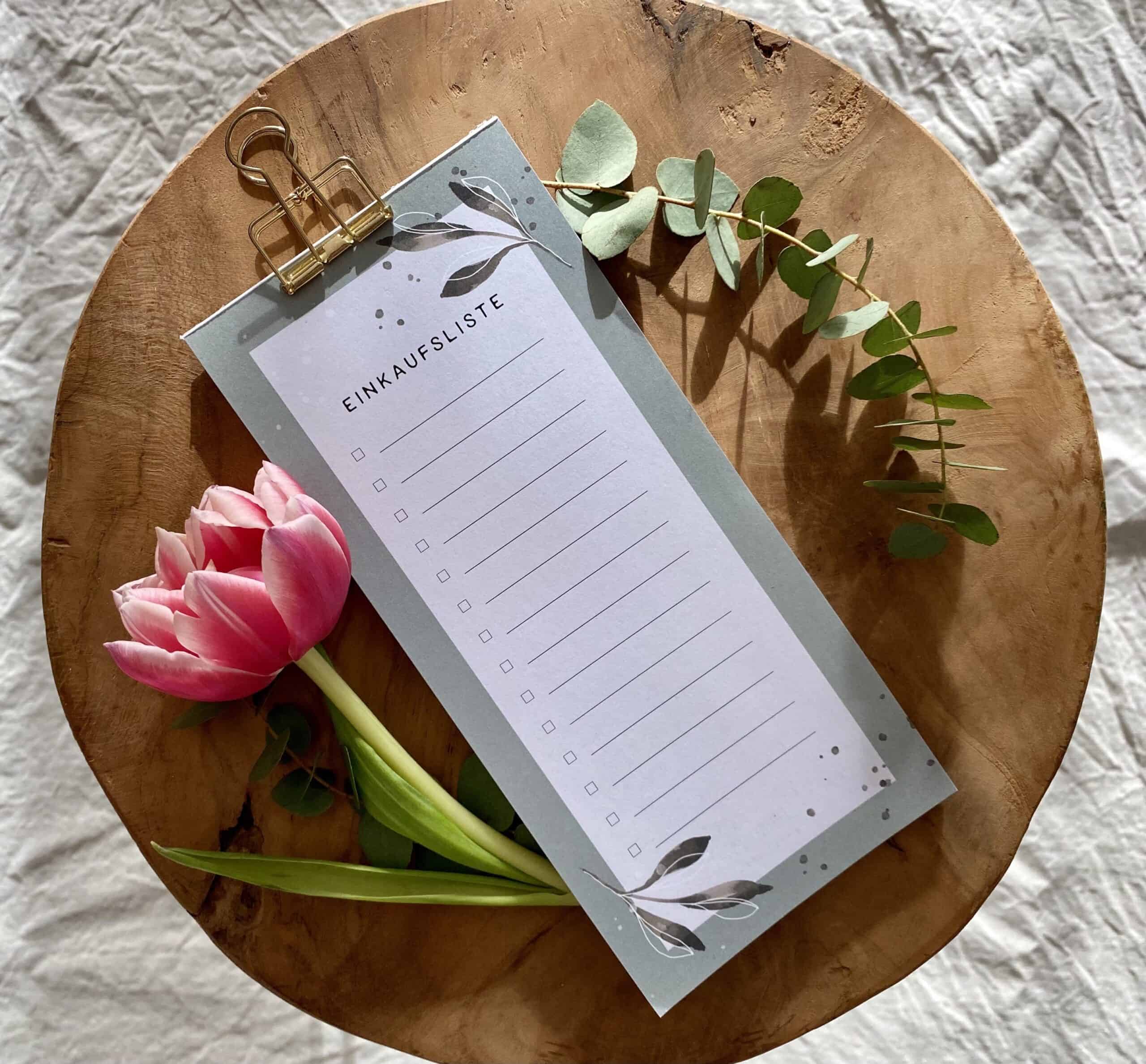 Einkaufsliste Vorlage mit christlichem Design, Gebetshandbuch, geistliche Notizen, spirituelle Planung.