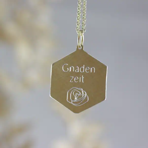 GNADENZEIT – ich bin wer ich bin 12 Elegantes christliches Anhänger mit Rosenmotiv und „Gnadenzeit“ Gravur.