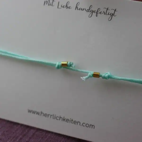 BLESSED 3 Handgefertigtes christliches Armband, liebevoll gestaltet, christliche Schmuckaccessoire.