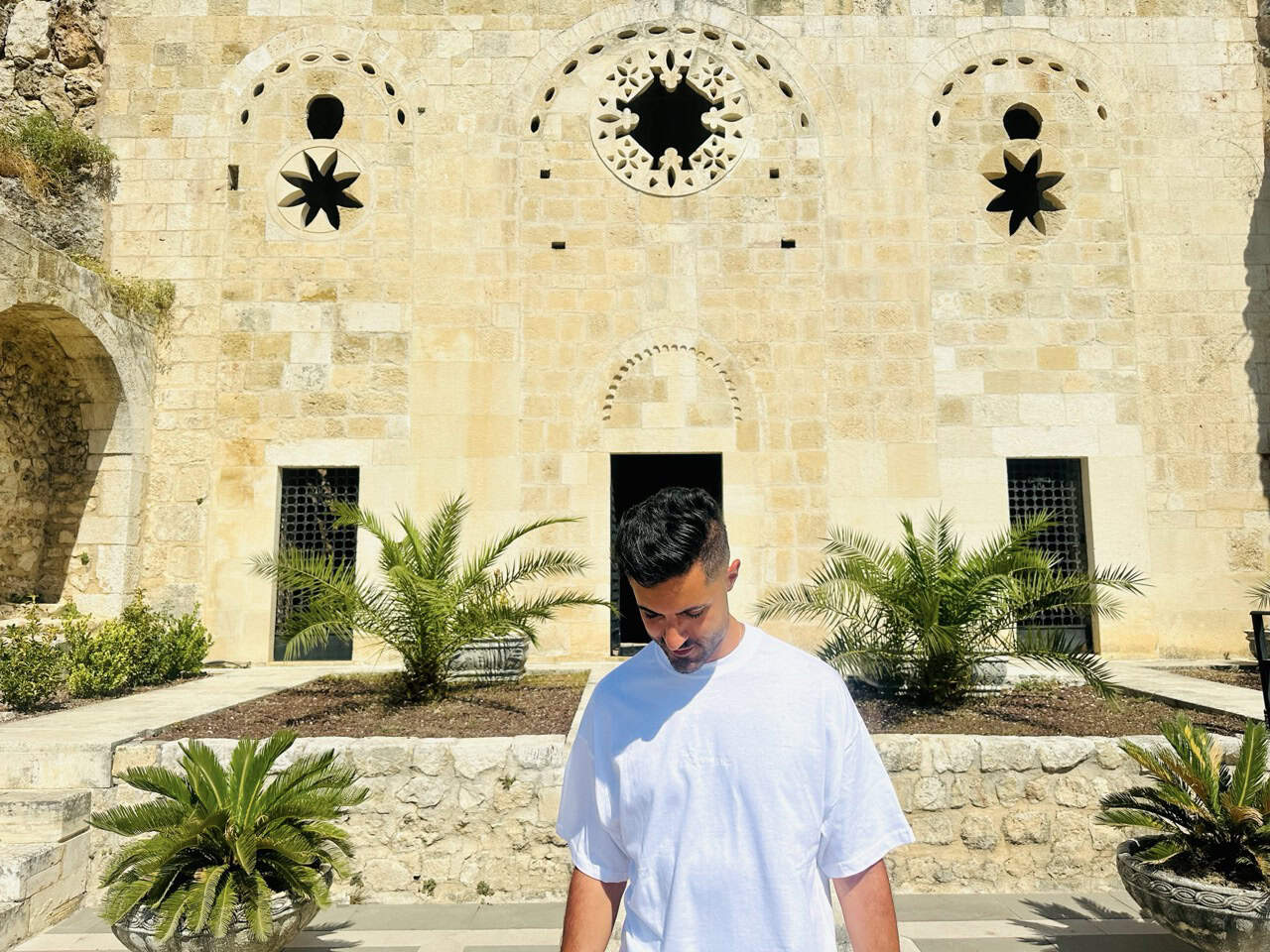 Essential Oversize T-Shirt ALLWHITE - "LIGHT" 17 Vielfältige christliche Symbolik, historische Kirche, Glaube, Spiritualität, religiöse Botschaft.