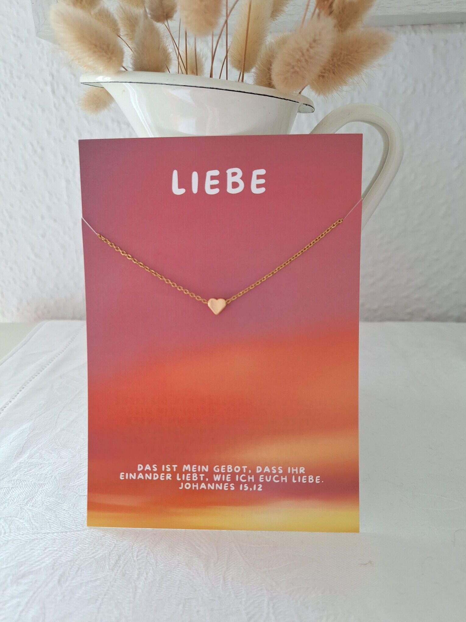 Liebe Schmuckkarte mit Herz-Anhänger für christliche Geschenke, Geschenkidee für Gläubige.