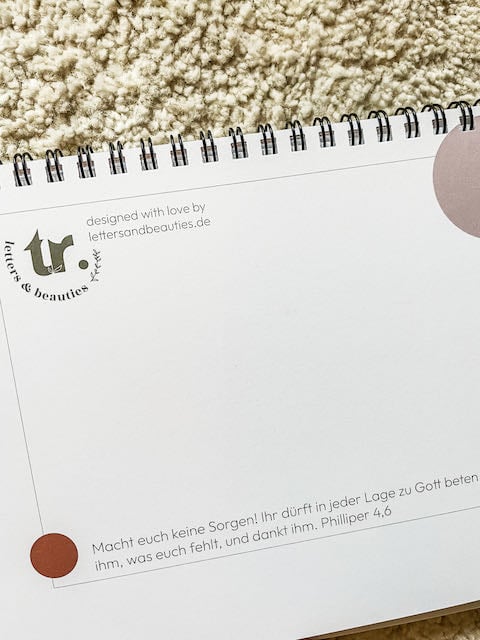 Kalender "geliebtes Kind" 4 Himmlische Notizbuchseite mit christlichem Zitat und Liebe für Papeterie-Liebhaber.