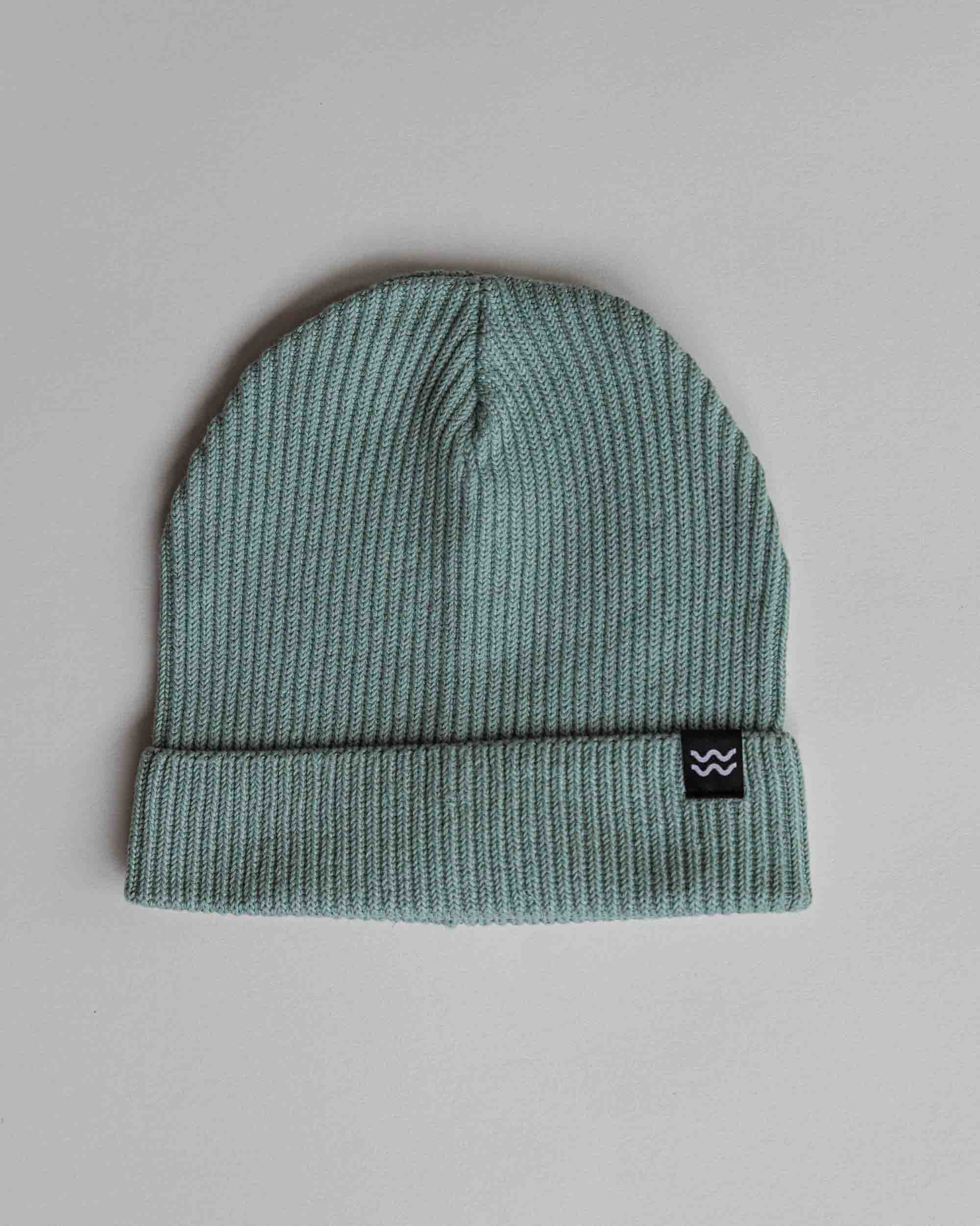 Modische graue Strickmütze für Christen, nachhaltige Mode, christlicher Streetwear, Wollmütze.