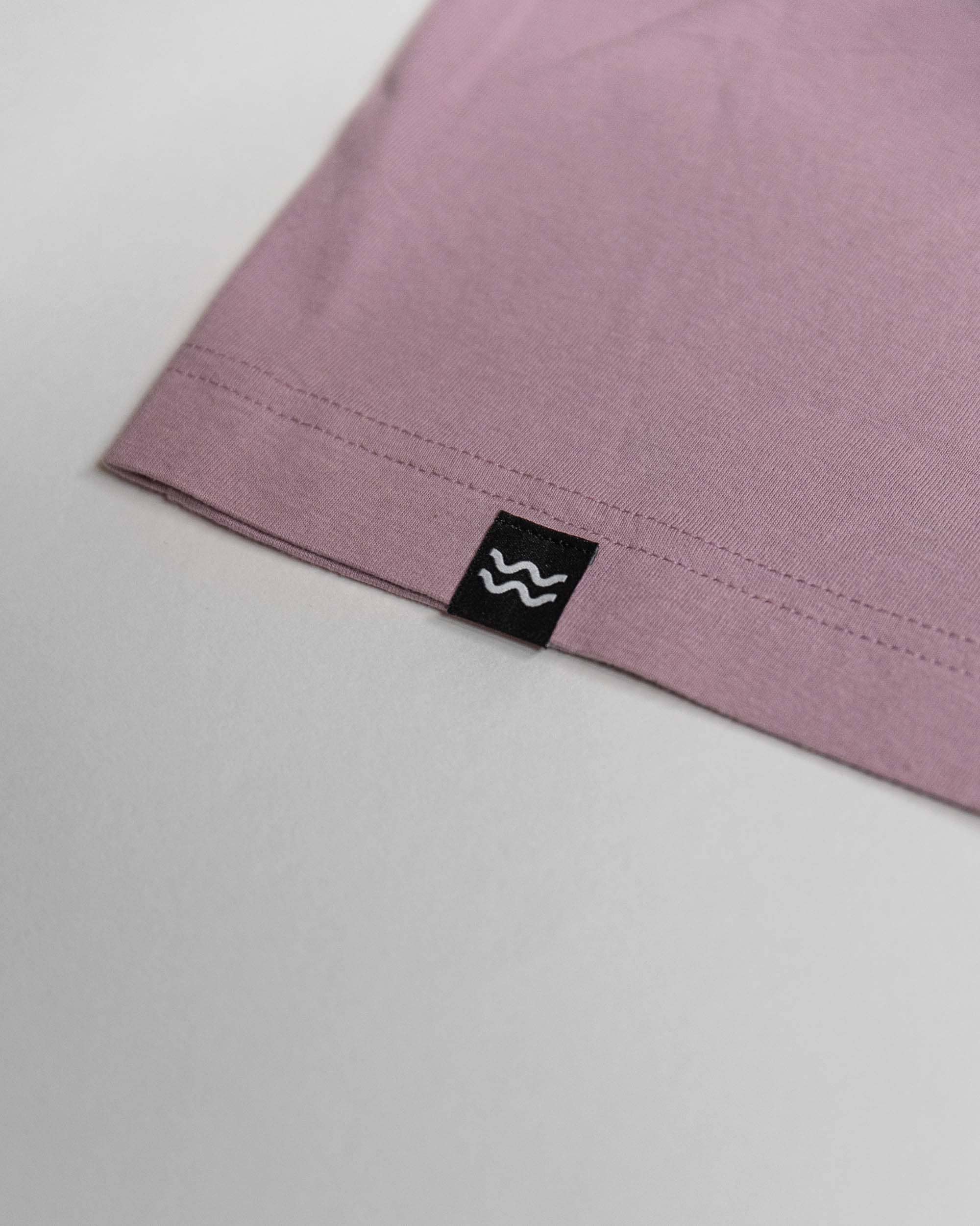 amore / tshirt / korintherbrief 11 Modischer pinker T-Shirt für Christen, nachhaltige Mode, christliches Lifestyle-Produkt.