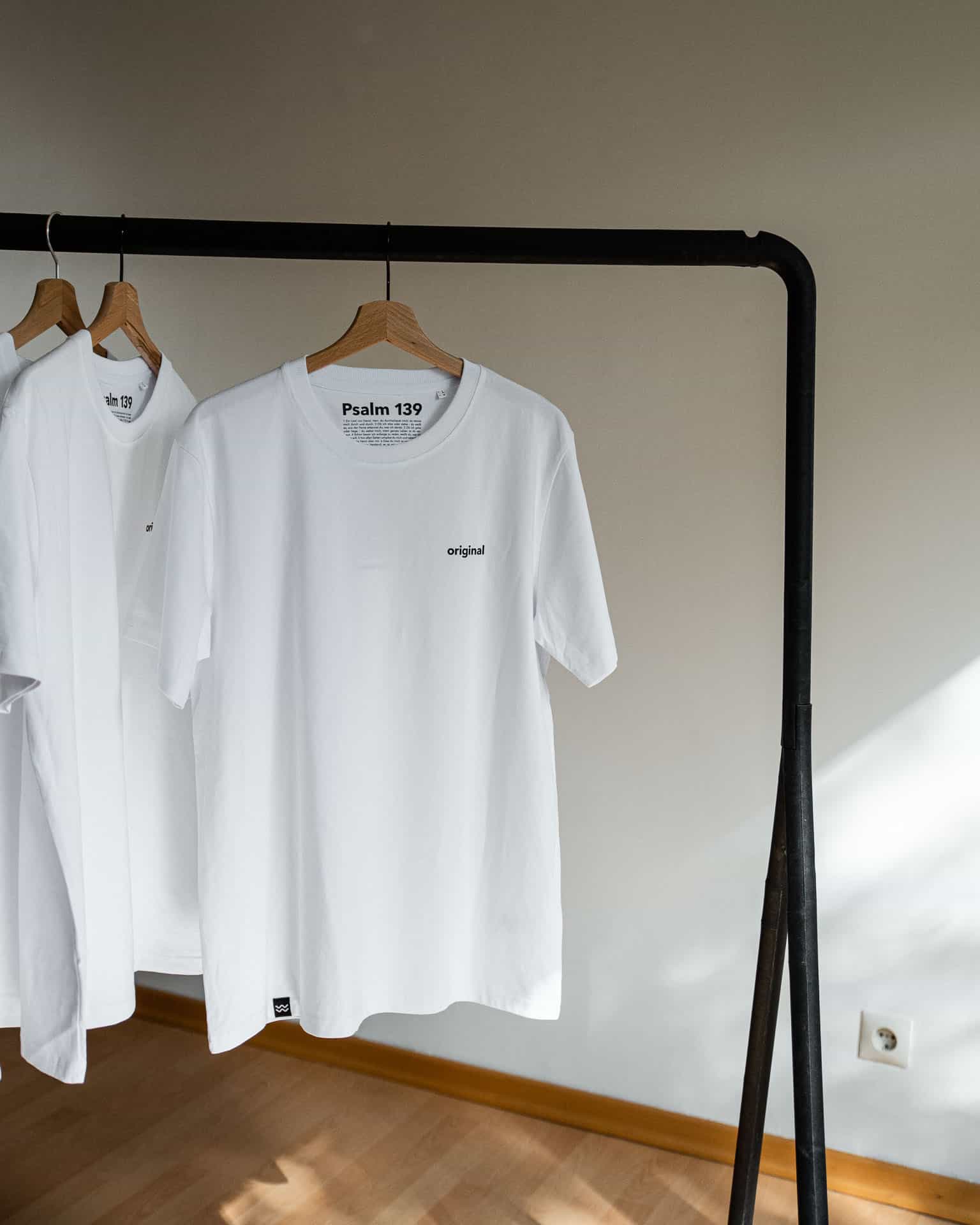 original / tshirt / psalm 139 15 Moderne weiße T-Shirts mit christlichen Psalm-Texten, fair produziert, christlicher Kleiderstil.
