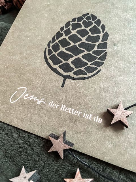 Naturlich gebundene Tanne mit christlicher Botschaft, christliche Geschenke, Glaube, Weihnachten.