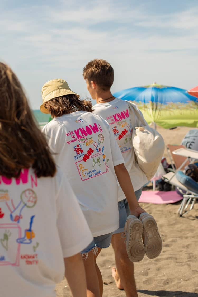 KNOWn Shirt 13 Fashionable Christliche T-Shirts für Jugendliche am Strand.