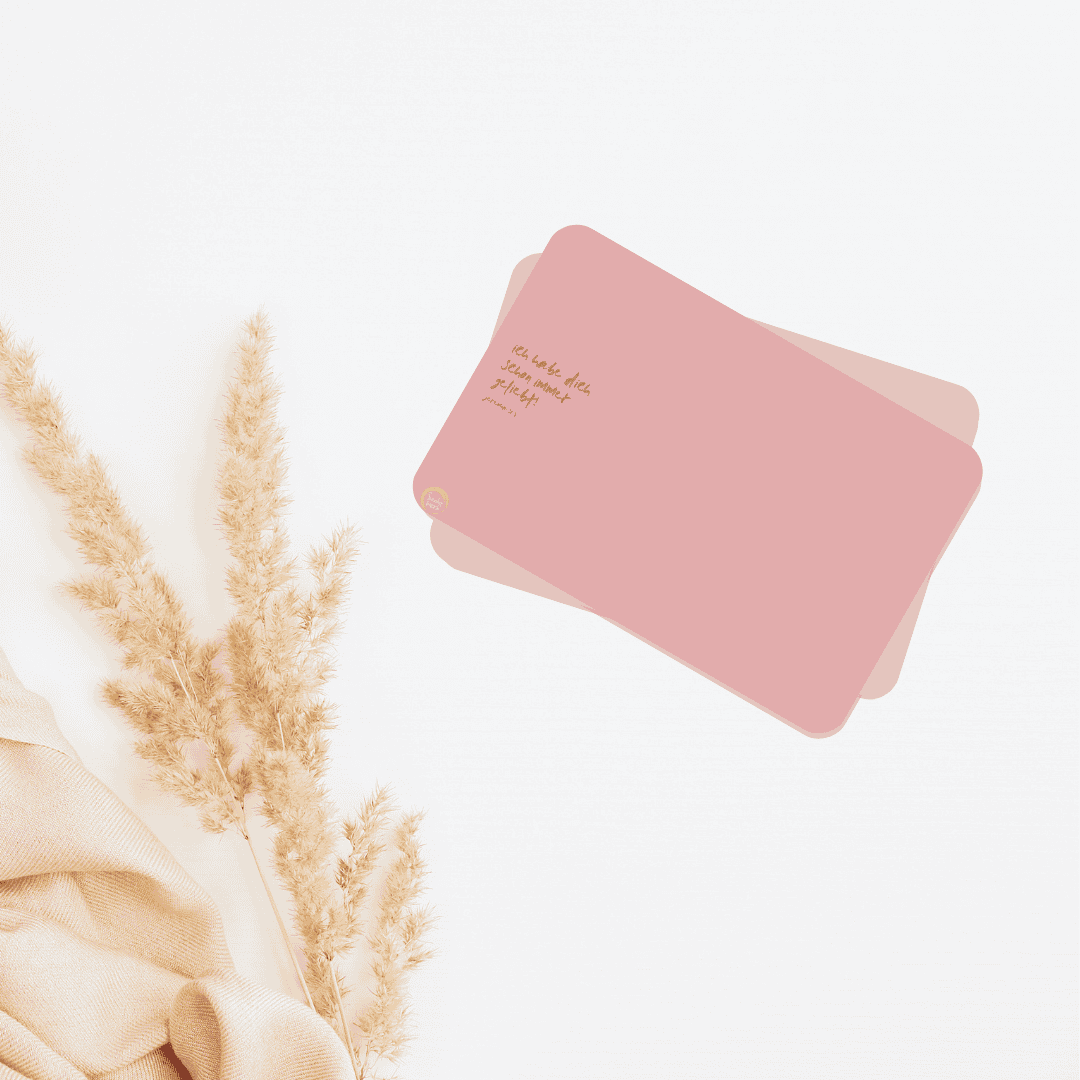 Würdeworte Postkartenset 4 Ein rosa Notizbuch mit christlichem Zitat auf weißem Hintergrund.